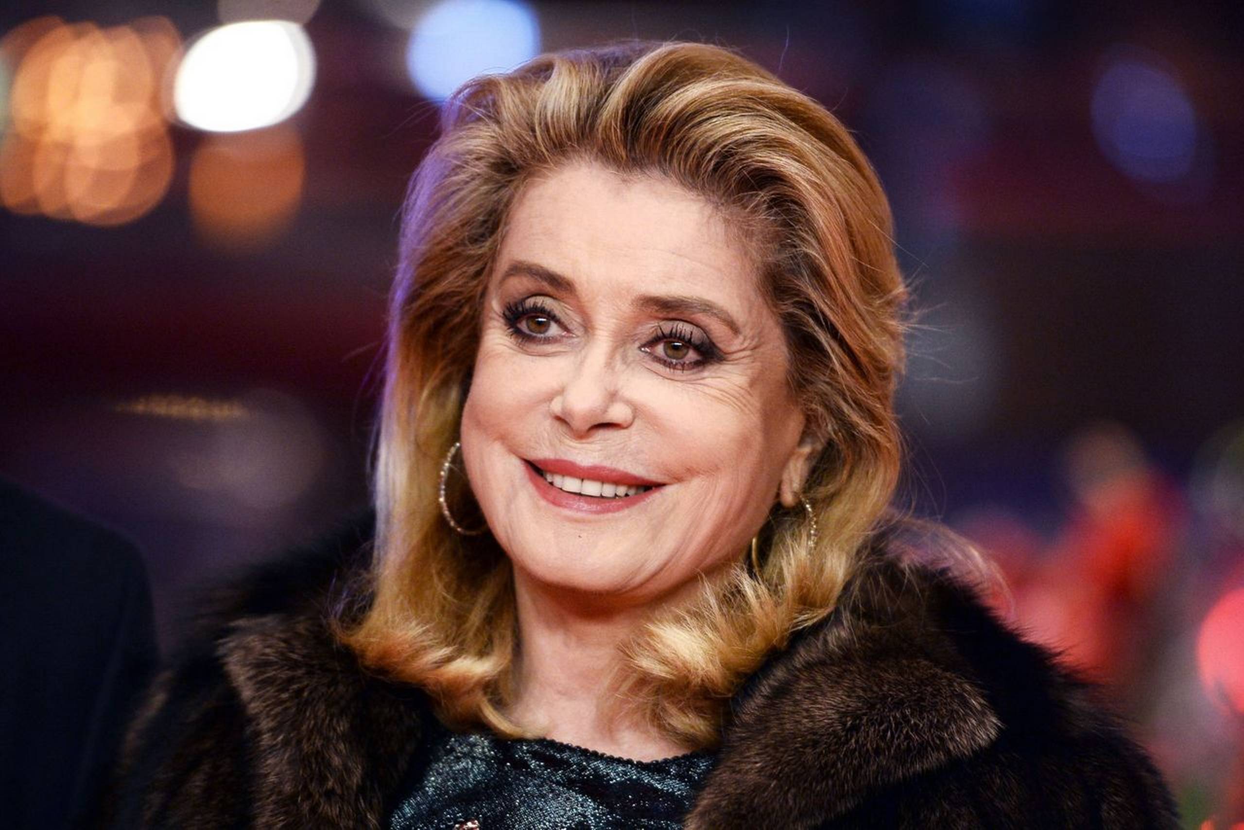 74-årige Catherine Deneuve har en flere årtier lang filmkarriere i Frankrig bag sig og betragtes som fransk films største femme fatale nogensinde. Arkivfoto: Gregor Fischer