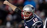 Den legendariske quarterback Tom Brady har sikret New England Patriots endnu en plads i den amerikanske Super Bowl, der spilles på søndag. Fra næste sæson kan Patriots kampe også ses på Fox TV - hvis de spilles om torsdagen vel at mærke. Foto: Charles Krupa/AP