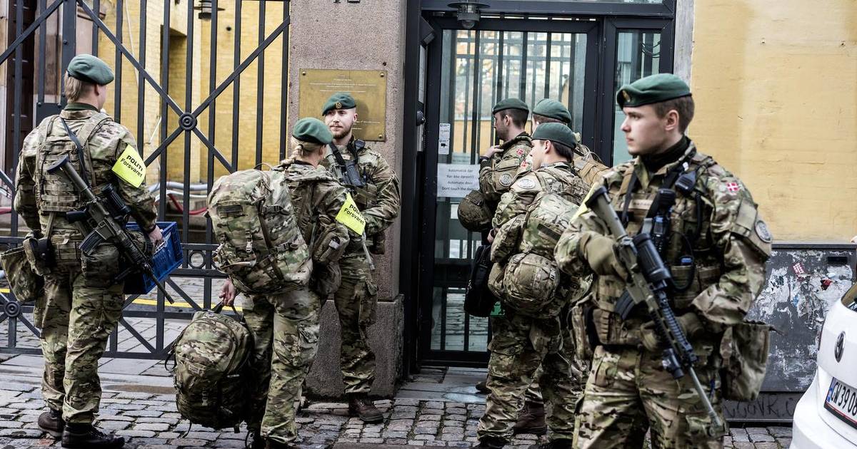 Flere Soldater Og Nye Militære Vagthold Skal Støtte Politiet Med ...