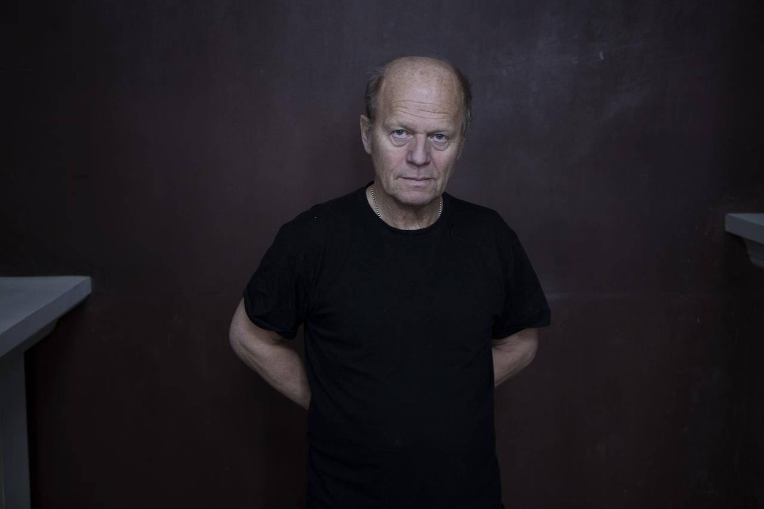 Den 70-årige forfatter Morten Sabro har skrevet 25 bøger og er netop nu aktuel med romanen ”32 centimeter”. Foto: Tobias Nicolai