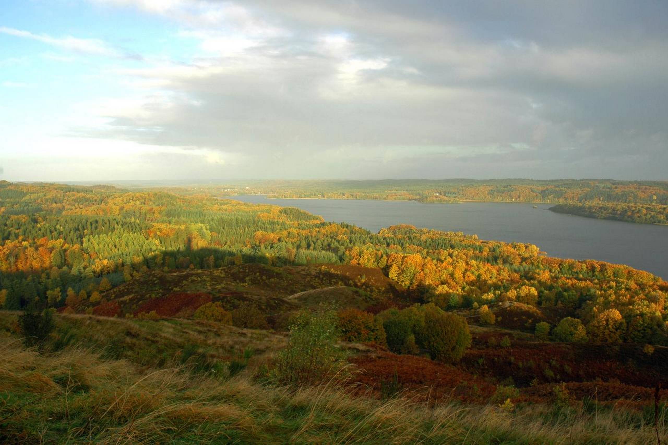 Udsigten fra Himmelbjerget er en af de flotteste i landet. Foto: Ole Lind