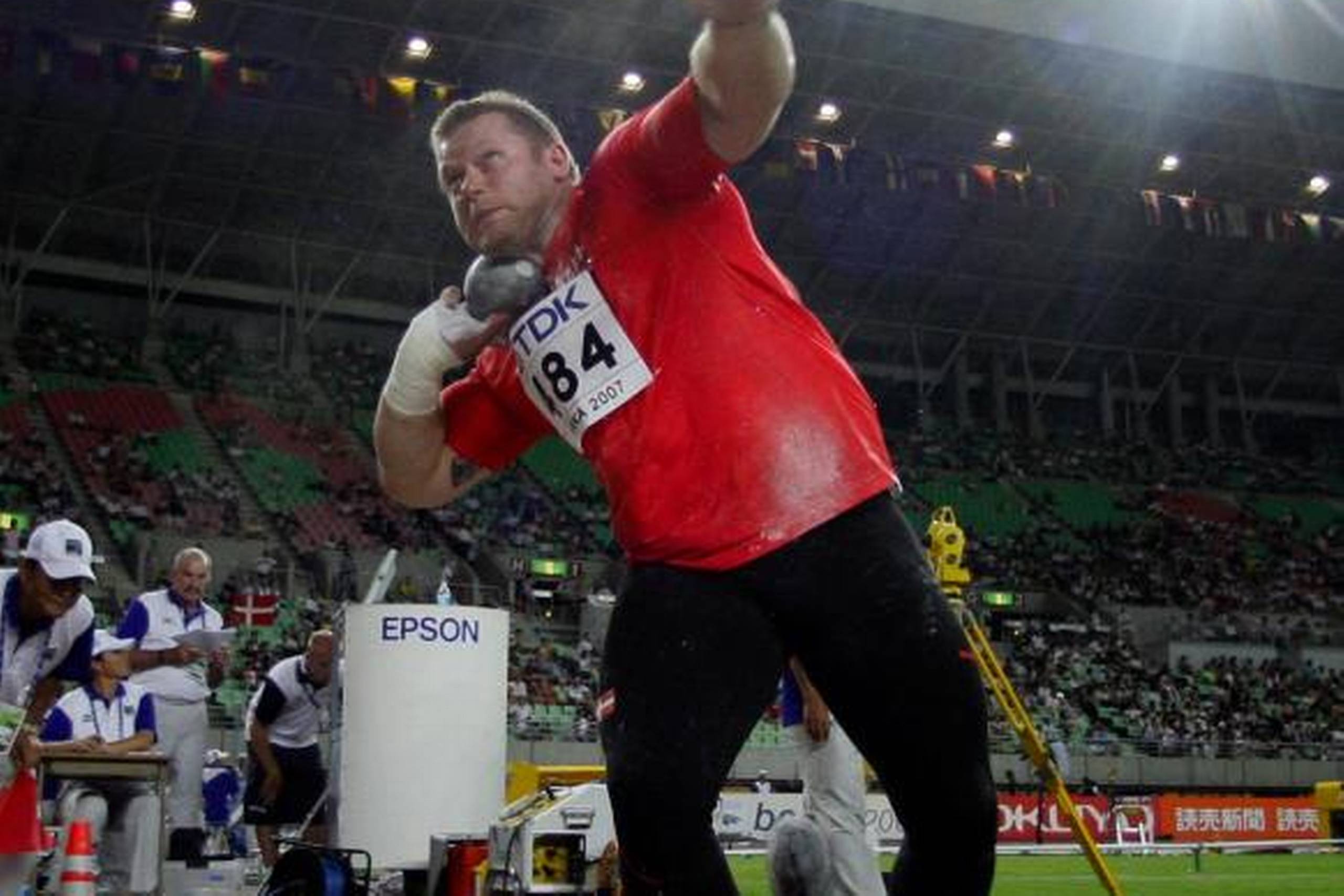 Den pensionerede danske kuglestøder Joachim B. Olsen vil få vekslet sin bronzemedalje fra VM i indendørsatletik i 2006 til en sølvmedalje. Foto: Arkivfoto