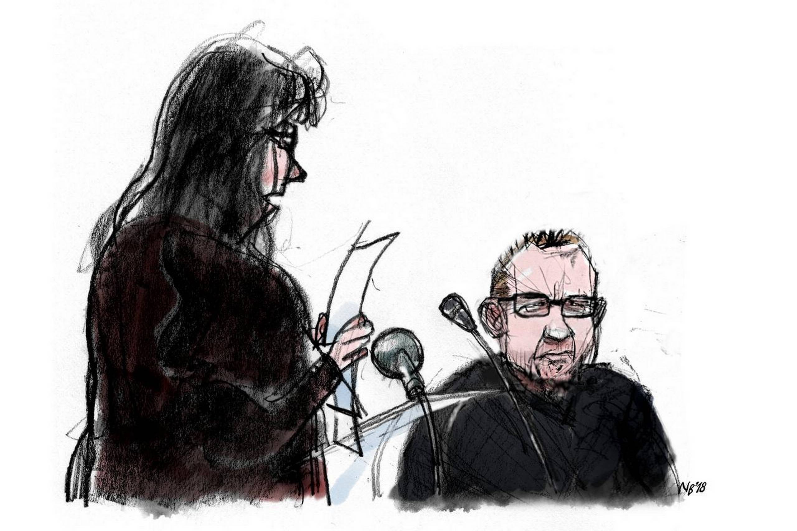 Peter Madsen under torsdagens retsmøde i Københavns Byret. Ved hans side står hans forsvarer, Betina Hald Engmark. Tegning: Niels Bo Bøjesen