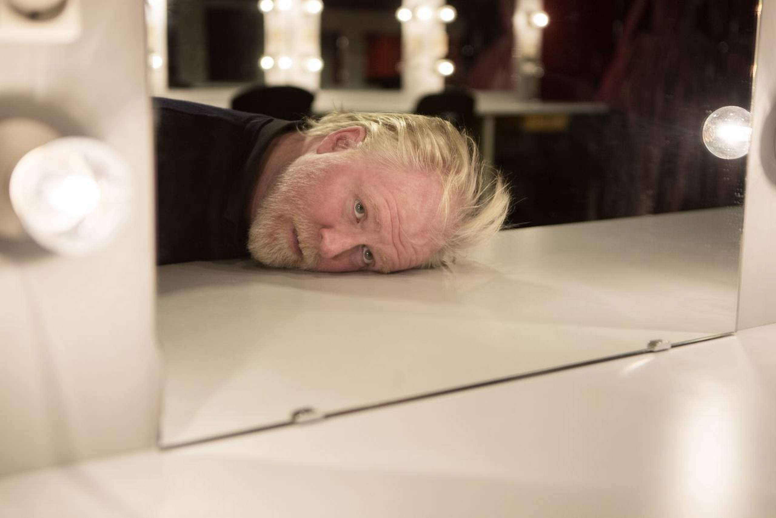 Husdramatiker ved Det Kongelige Teater og forfatter Jokum Rohde er aktuel med essaysamlingen 'Modkørende'. Foto: Tobias Nicolai