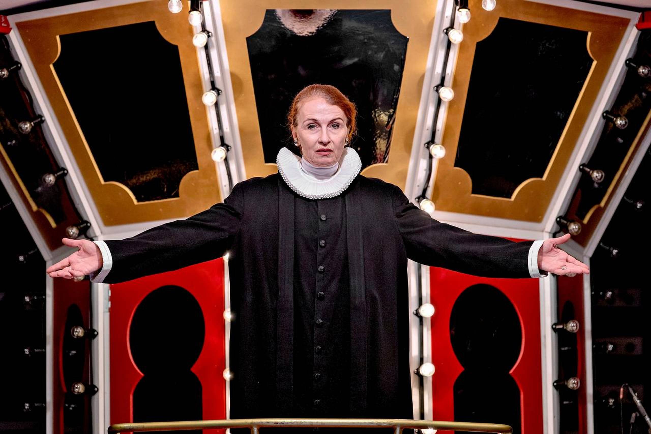 Bodil Jørgensen er skræmmende som misantropisk præst. Foto: Bax Lindhardt