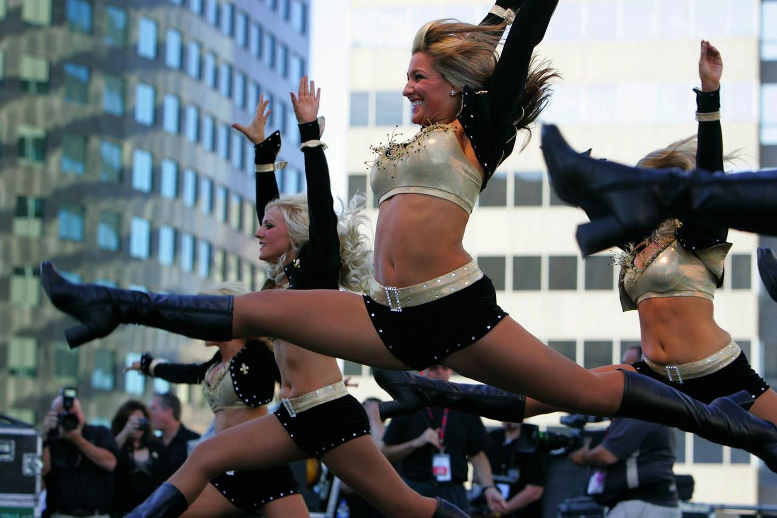 New Orleans Saints er ramt af at civilt søgsmål, der handler om, at NFL-klubben skulle have diskrimineret mod en cheerleader. Det har sparket til debatten vedr. forholdene for Cheerleaders. Foto: AP/Alex Brandon