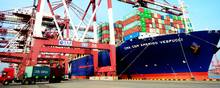Nøgletal indikerer at verdenshandlen har mistet fart. Bl.a. har  containertrafikken ifølge Jyske Bank mistet fart. Foto: Chinatopix Via AP