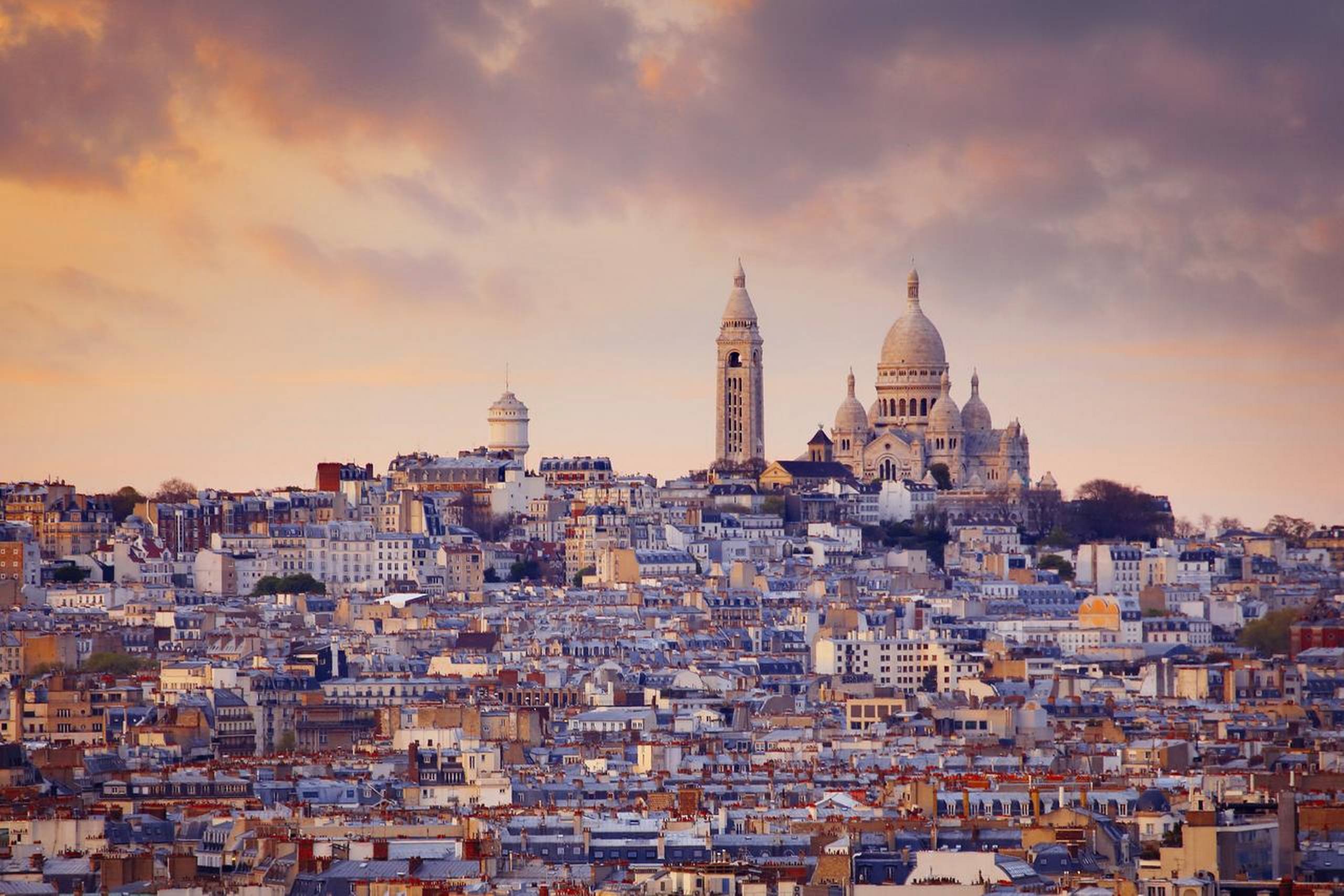Der er mange gode spisesteder og værtshuse omkring den ikoniske basilika. Foto: Getty Images