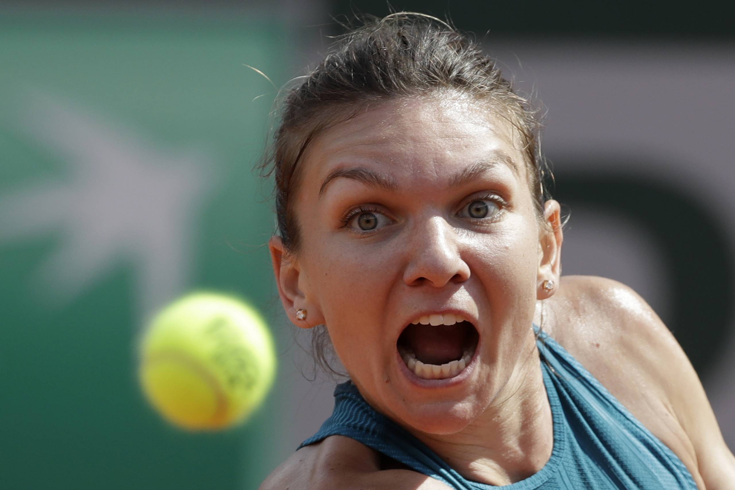 Verdensetteren Simona Halep er klar til tredje runde af French Open. Foto: Alessandra Tarantino/AP