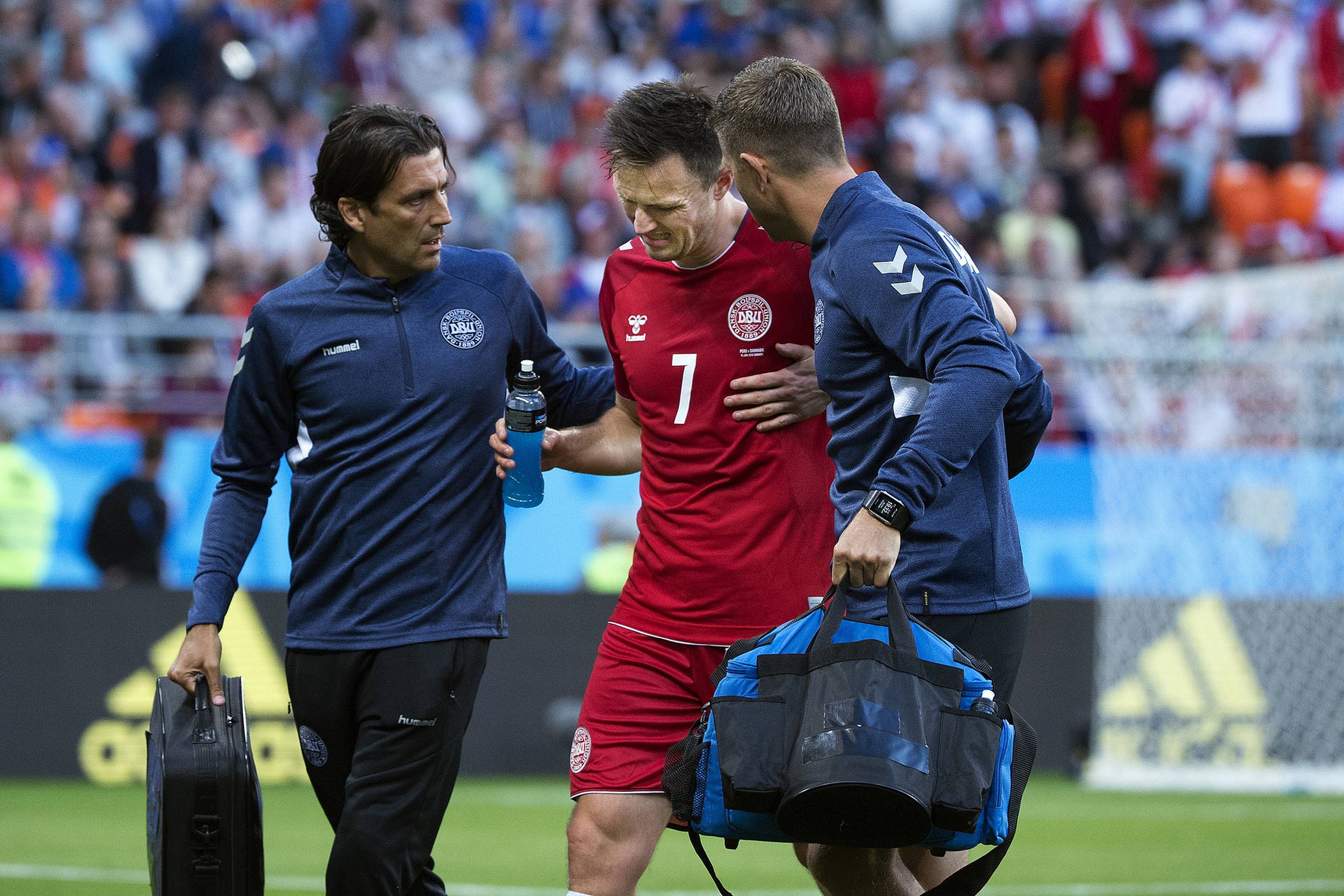 William Kvist blev skadet under kampen mellem Danmark og Peru. Foto: Liselotte Sabroe/Ritzau Scanpix