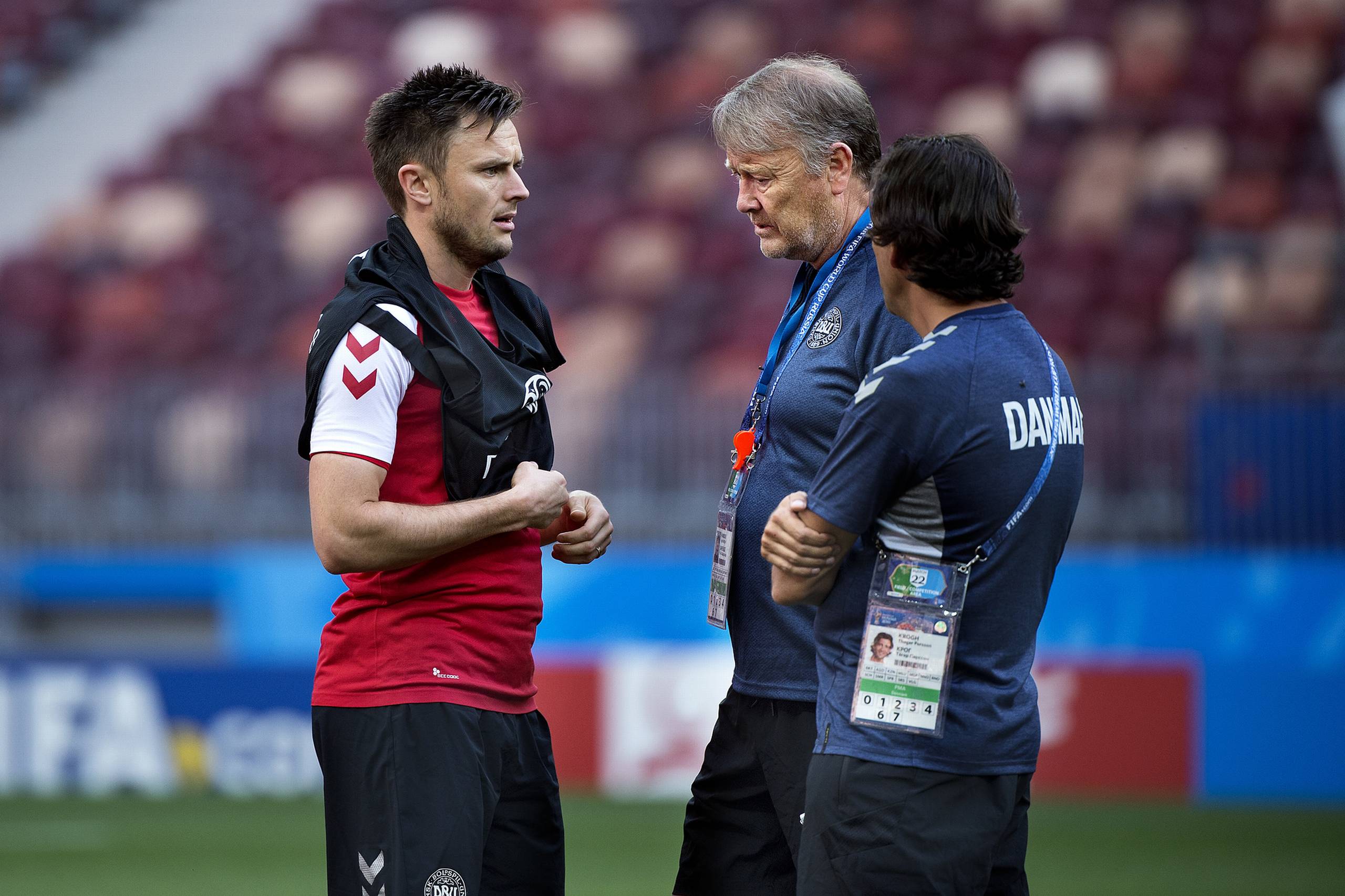 Det er blot ni dage siden, at den 33-årige midtbanespiller brækkede et ribben og punkterede en lunge i landsholdets første gruppekamp mod Peru, der blev slået 1-0. Bagefter blev han meldt færdig ved slutrunden i Rusland. Foto: Liselotte Sabroe