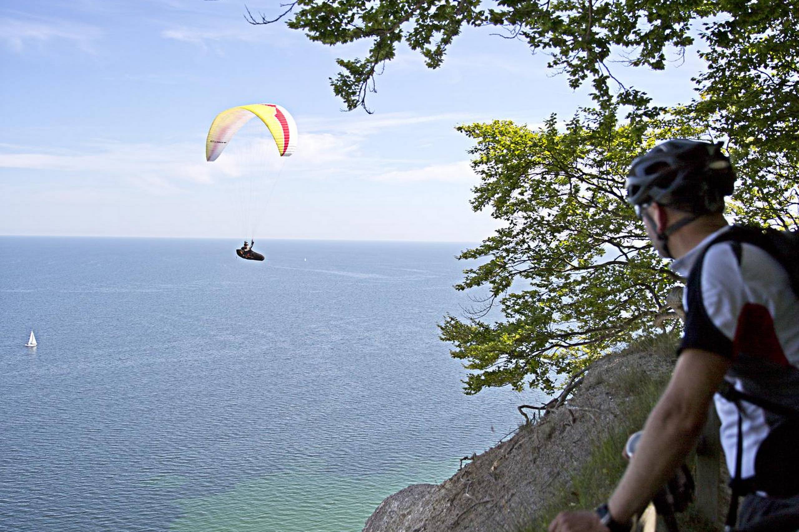Møns Klint er en af oplevelserne, der venter langs etaperne fra København til Berlin. Foto: Østdansk Turisme