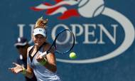 Dette slag skal Caroline Wozniacki forsøge at neutralisere i anden runde af Wimbledon. Foto: AP