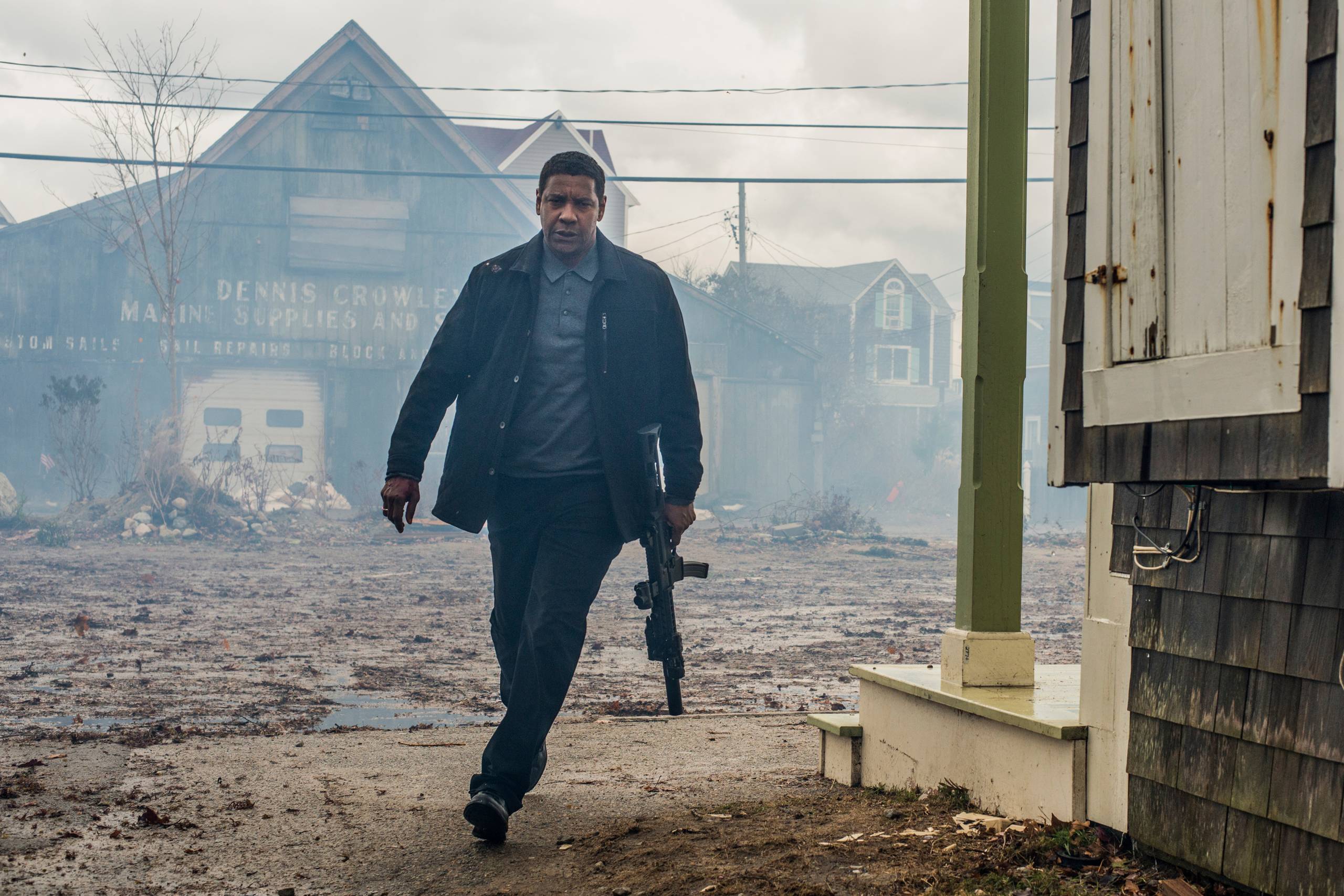 Denzel Washington er tilbage som McCall, der går og taler som en snarlig pensionist, men mestrer nærkampstaktik som en nyuddannet. Foto: Glen Wilson/Sony, Columbia Pictures via AP