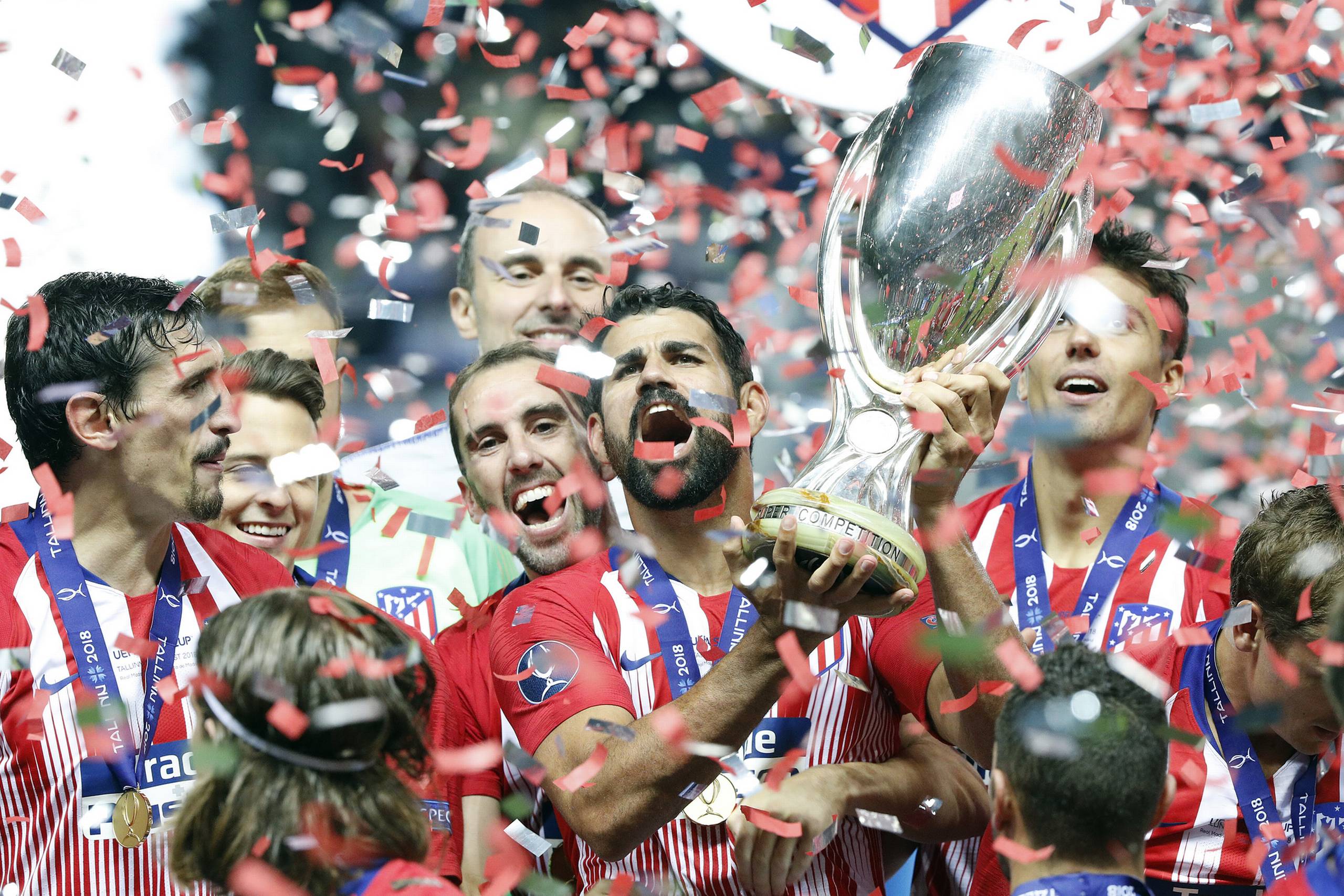 Diego Costa scorede to af Atlético Madrids fire mål i sejren i den europæiske Super Cup. Foto: Mindaugas Kulbis/AP