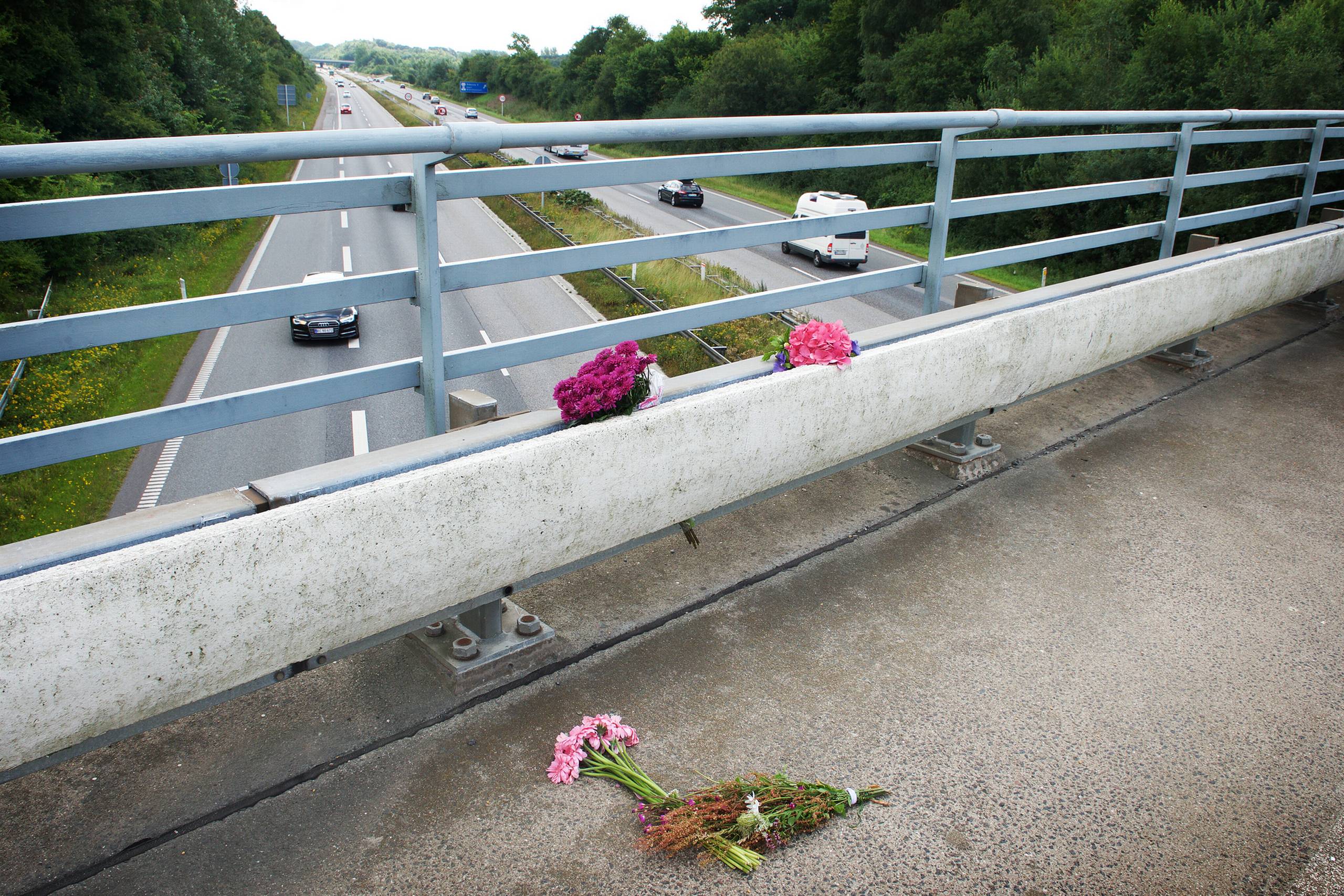 En betonflise kastet fra en motorvejsbro dræbte i 2016 Nelli Gosmann og kvæstede hendes mand. På trods af omkring 800 afhøringer er sagen fortsat uopklaret. Arkivfoto: Sonny Munk Carlsen/Ritzau Scanpix