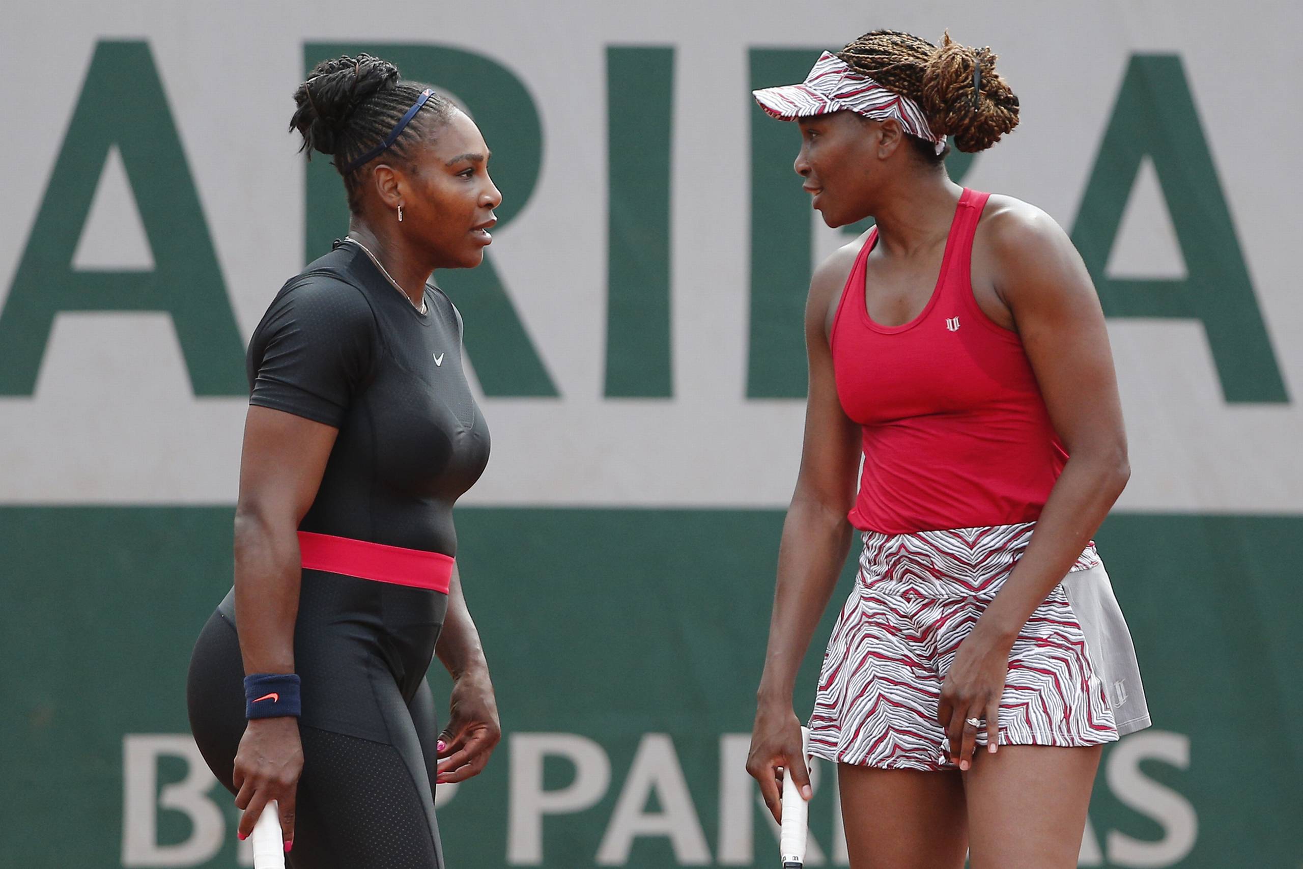 Serena (tv.) og Venus Williams. Arkivfoto: Thibault Camus/AP