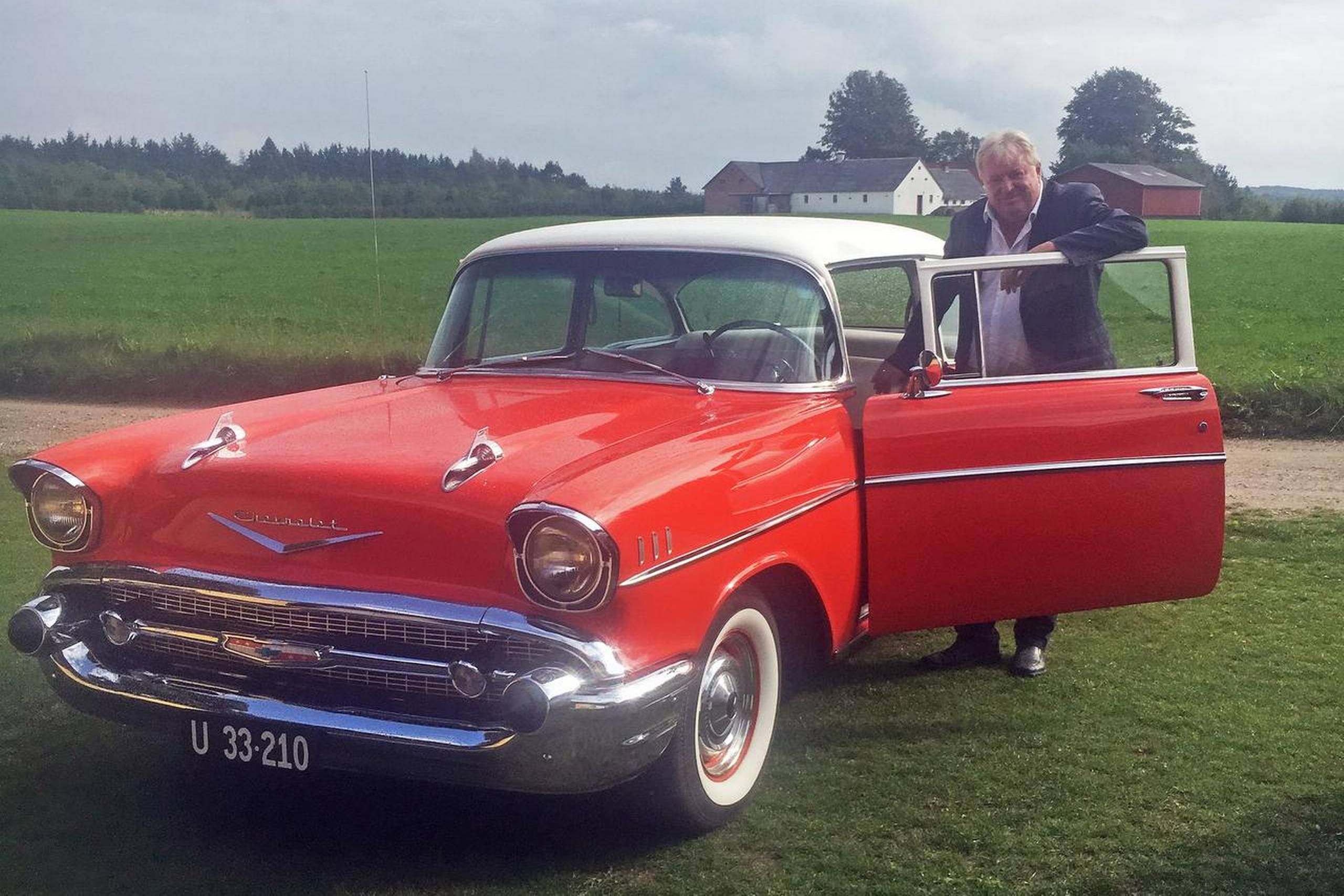 En Chevrolet Bel Air er Kim Christiansens stolthed, men trafikordføreren for Dansk Folkeparti er egentlig helst fri for at køre bil og vil hellere sidde ved siden af. Foto: privat
