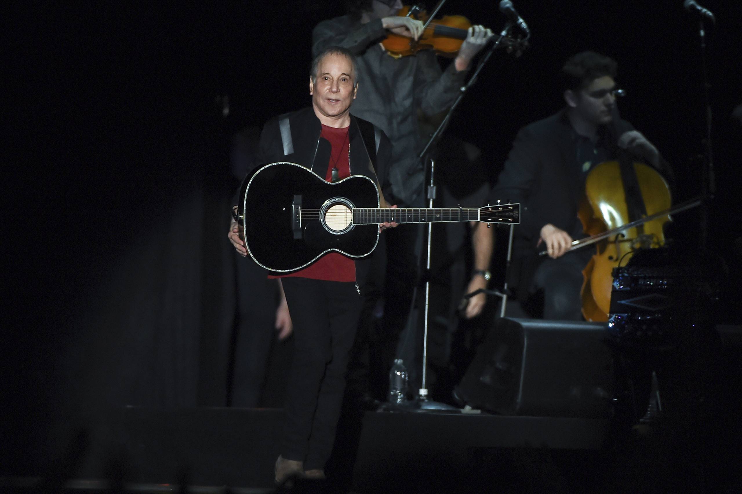 Paul Simon, der har været med i musikbranchen i en menneskealder, er 76 år. Foto: Evan Agostini/AP