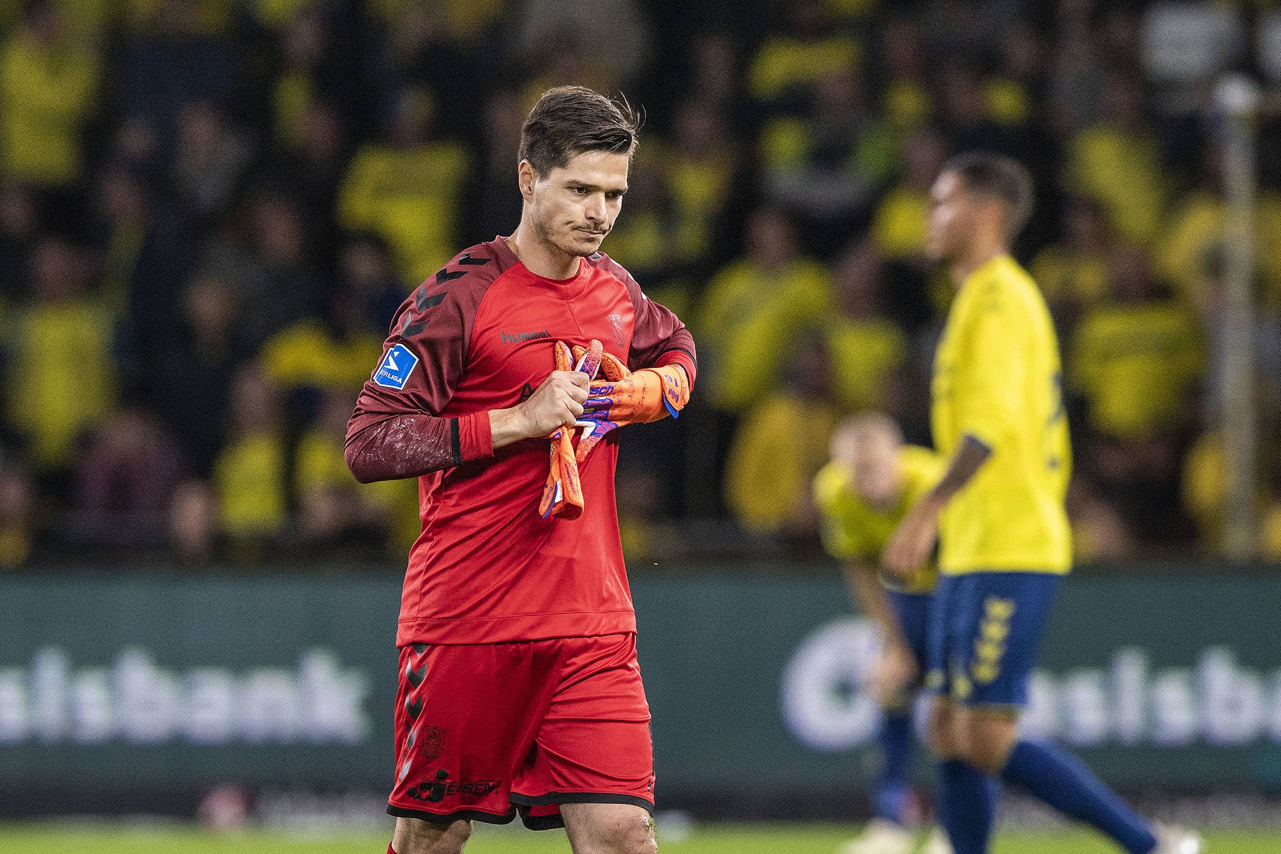 Brøndbys målmand Benjamin Bellot fik det røde kort. Foto: Anders Kjærbye/Ritzau Scanpix
