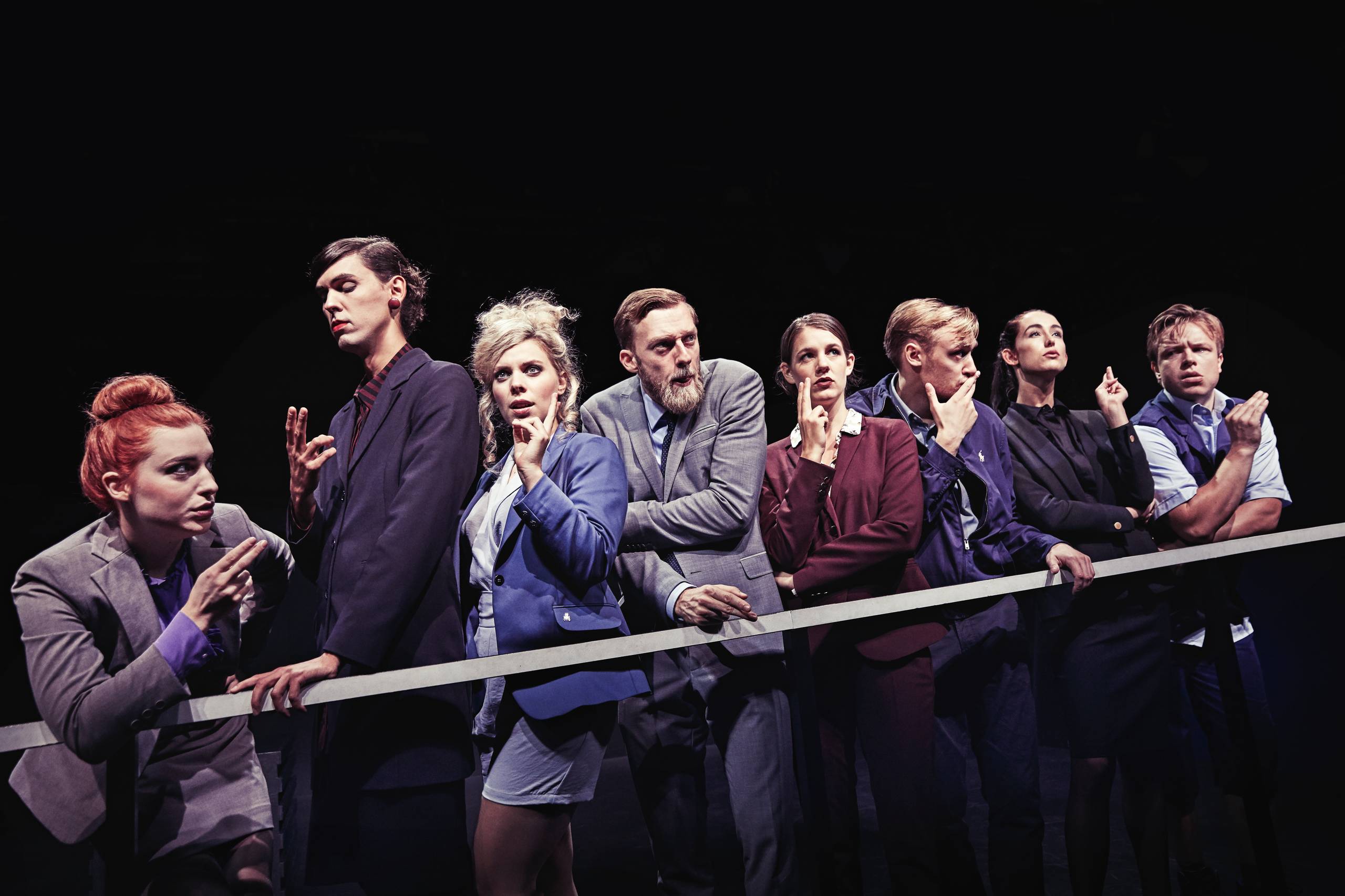 Her er afgangsholdet på skuespilleruddannelsen i Odense: Amanda Bøgestrøm Isaksen, Thomas Diepeveen, Josefine Tvermoes, Niels Skovgaard Andersen, Anna Bruus Christensen, Lue Støvelbæk, Sarah Juel Werner og Anders Skov Madsen. Foto: Emilia Therese