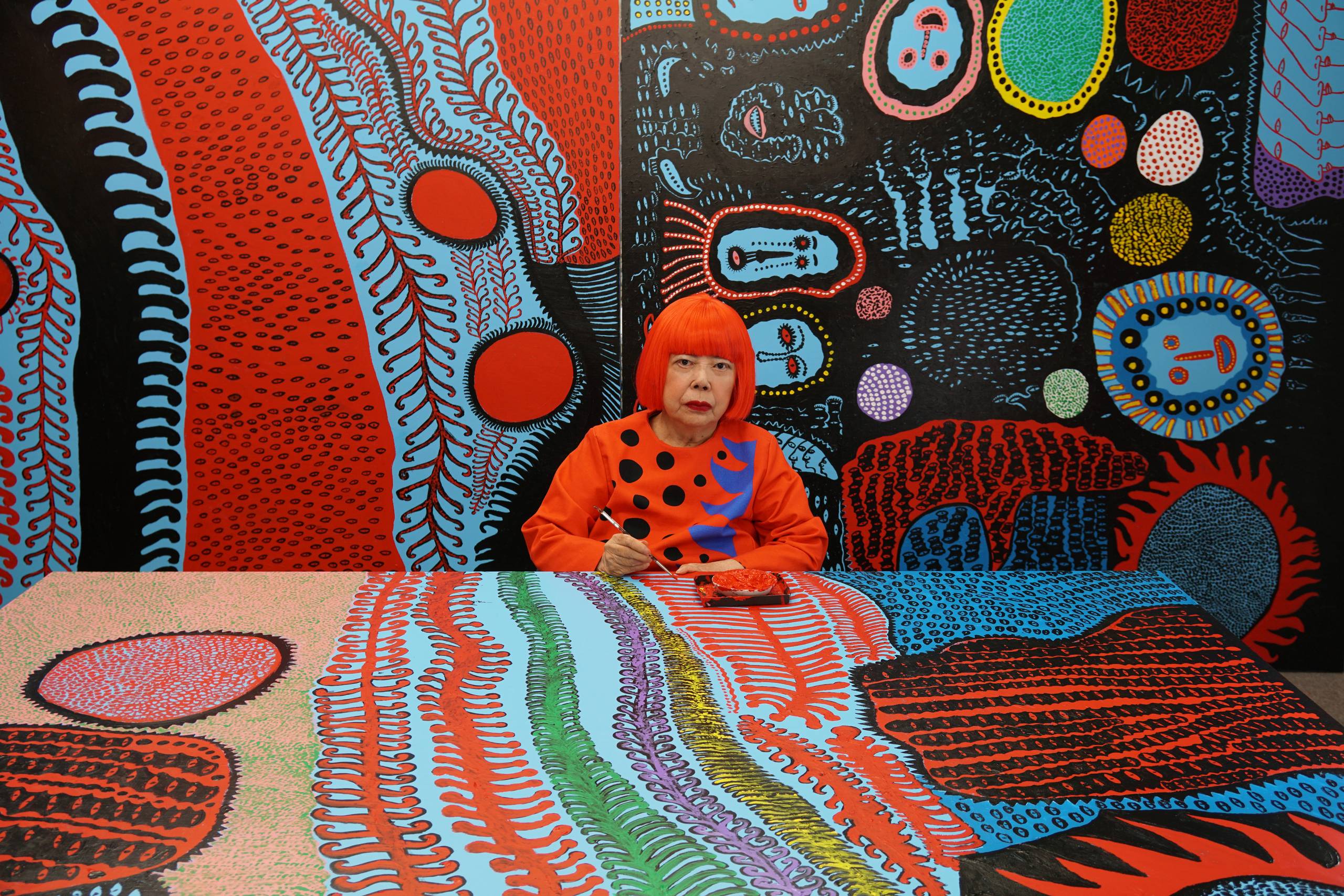 Den japanske kunstner Yayoi Kusama er verdensberømt for sine polkaprikkede kunstværker. ”Kusama: Infinity” fortæller kunstnerens historie. Foto: Camera Film