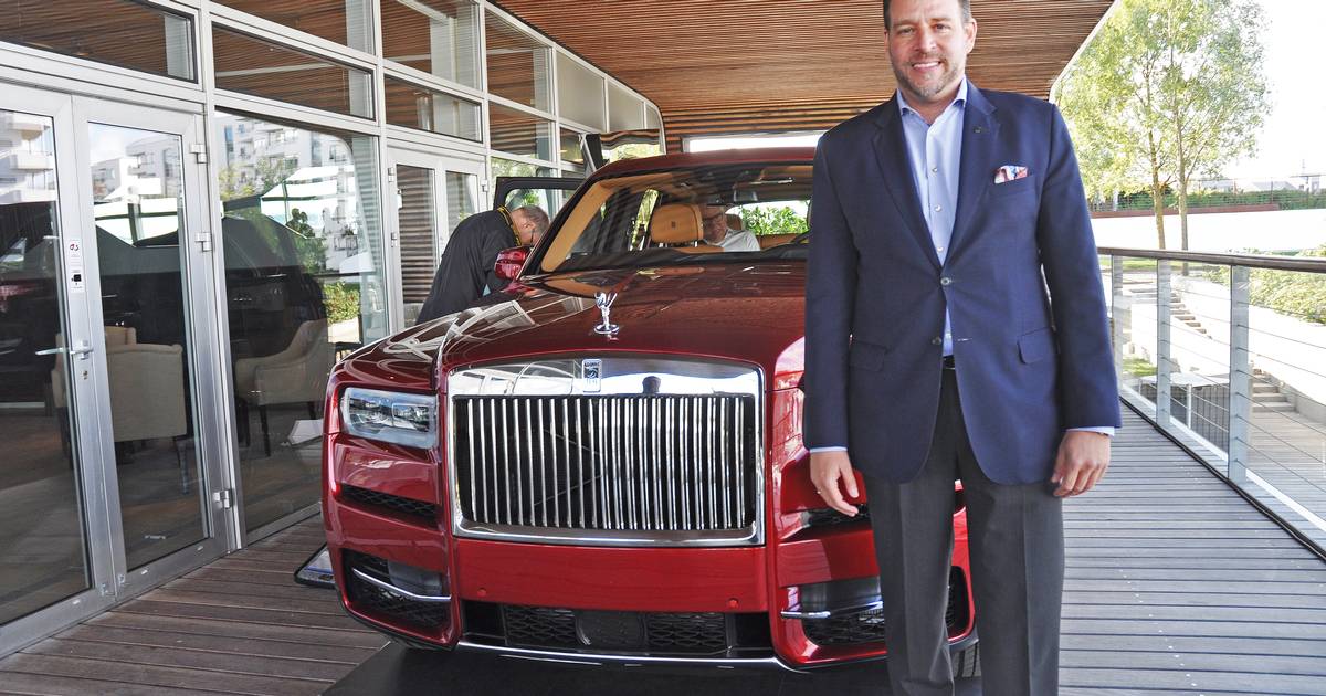 Vi går tæt på den høje kæmpebil, som giver ny luft til Rolls-Royce ...