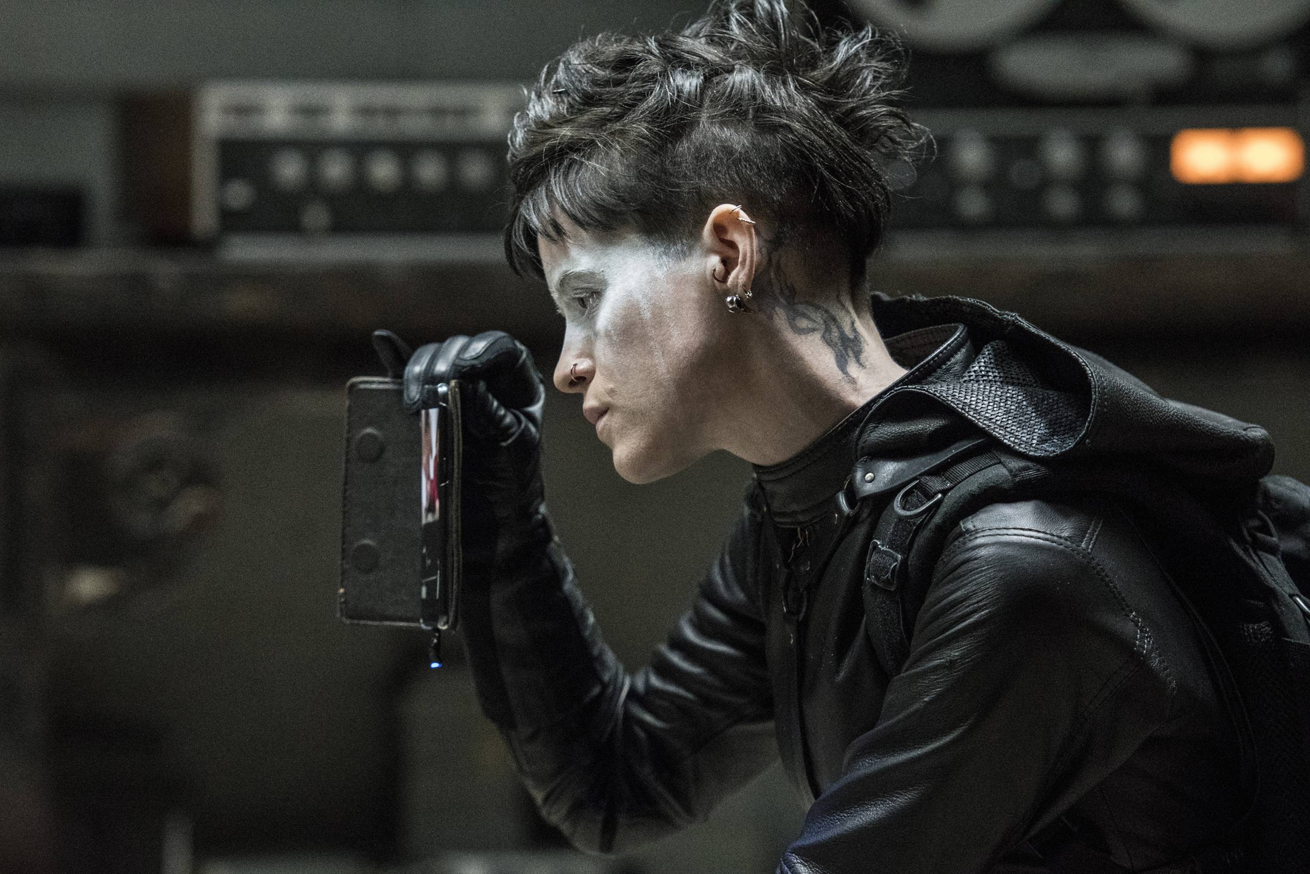 Britiske Claire Foyspiller hovedrollen som Lisbeth Salander. Foto: UIP/Reiner Bajo