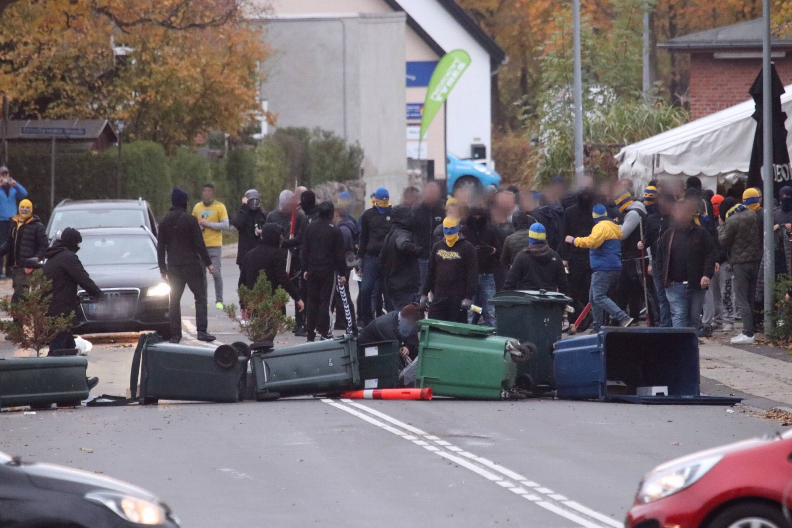 Uro efter fodboldkampen Brøndby-FCK på Brøndby Stadion. En fangruppering har kastet sten mod politiet og anvendt tåregas. Foto: Mathias Øgendal/Ritzau Scanpix