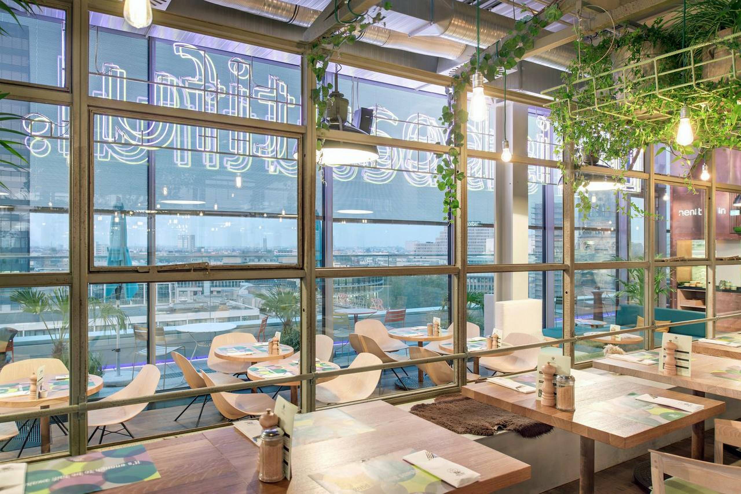 Neni på toppen af Bikini Hotel serverer gourmetmad. Foto: PR