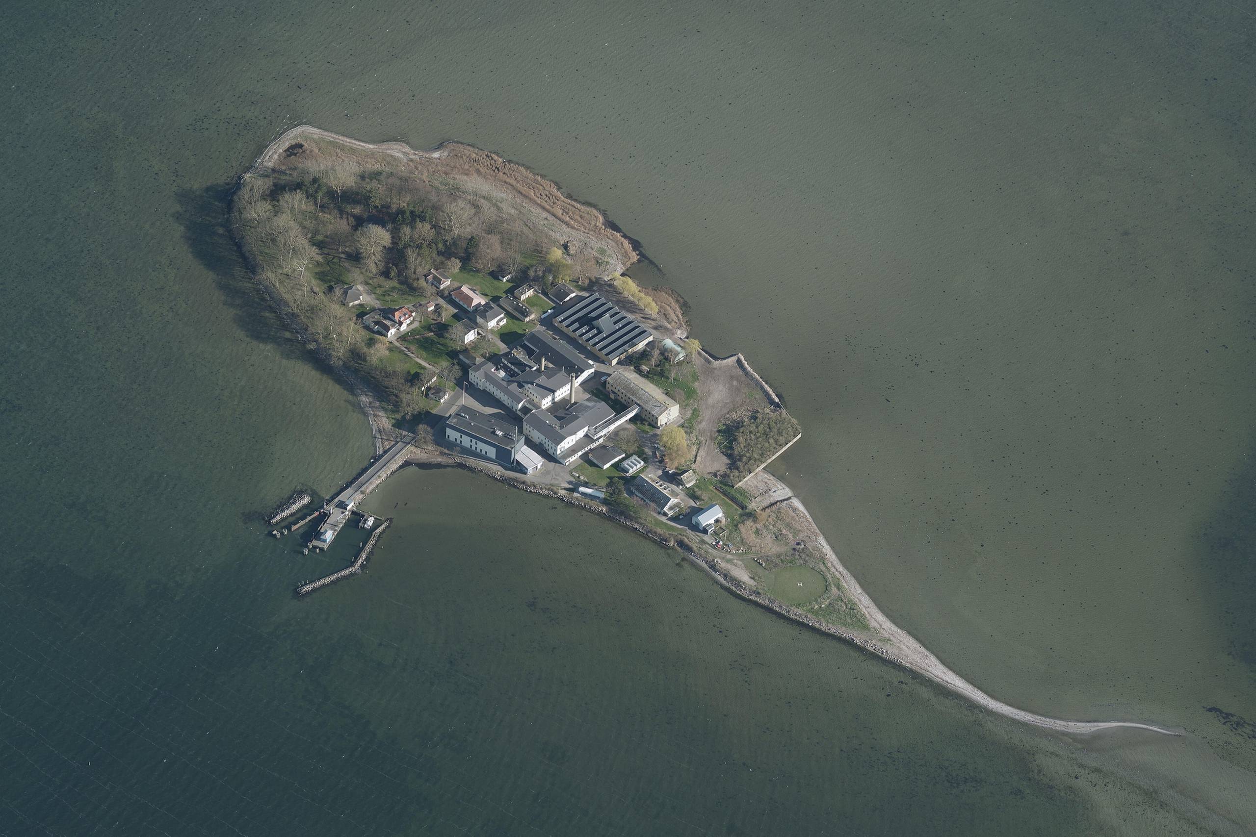 Kriminelle udlændinge, som Danmark ikke kan sende hjem, skal fremover opholde sig på den øde ø Lindholm i Stege Bugt. Foto: Styrelsen for Dataforsyning og Effektivisering/Ritzau Scanpix