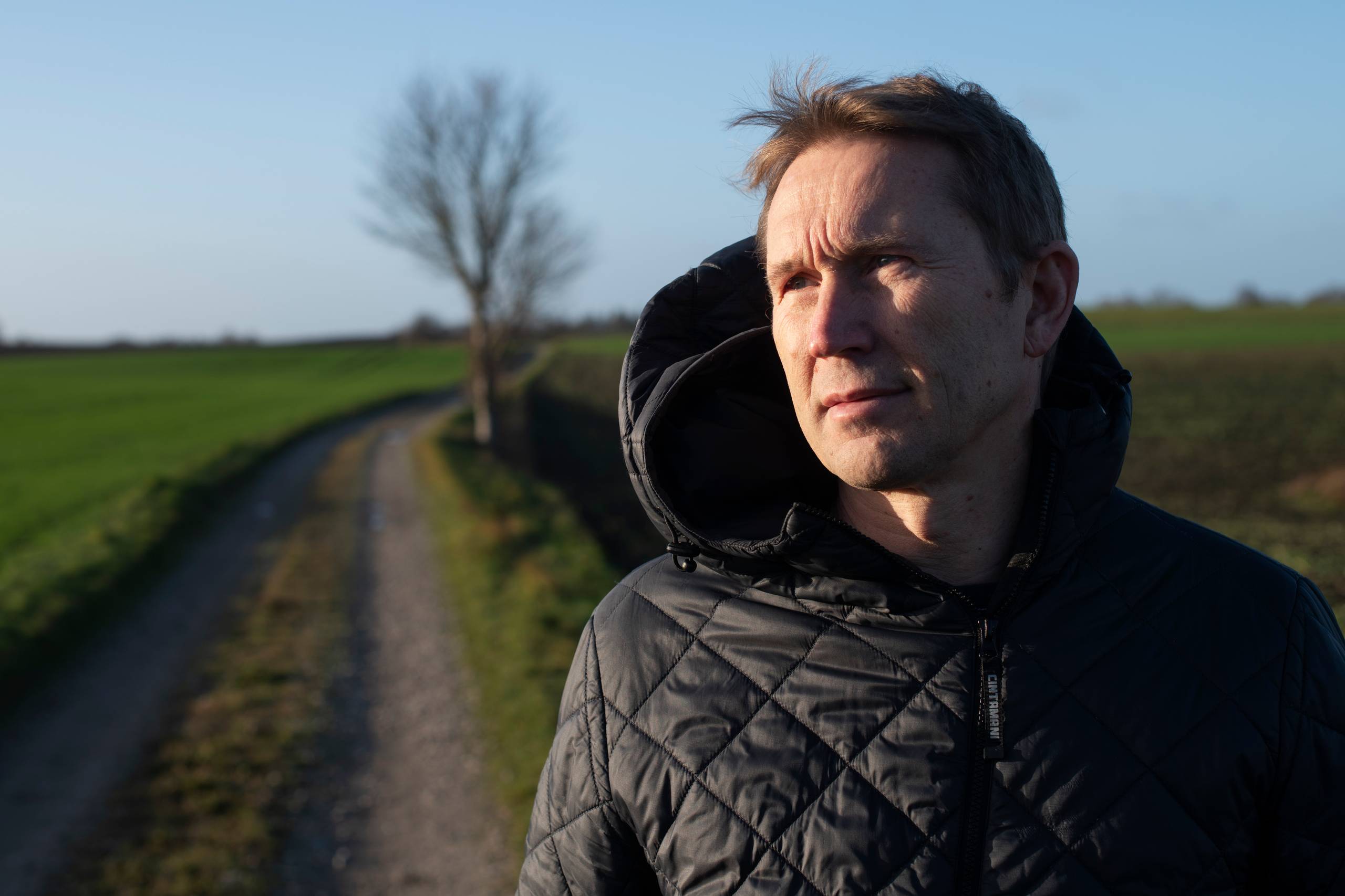 Simon Fruelunds seneste bog handler om at flytte fra byen og på landet. Foto: Gregers Tycho