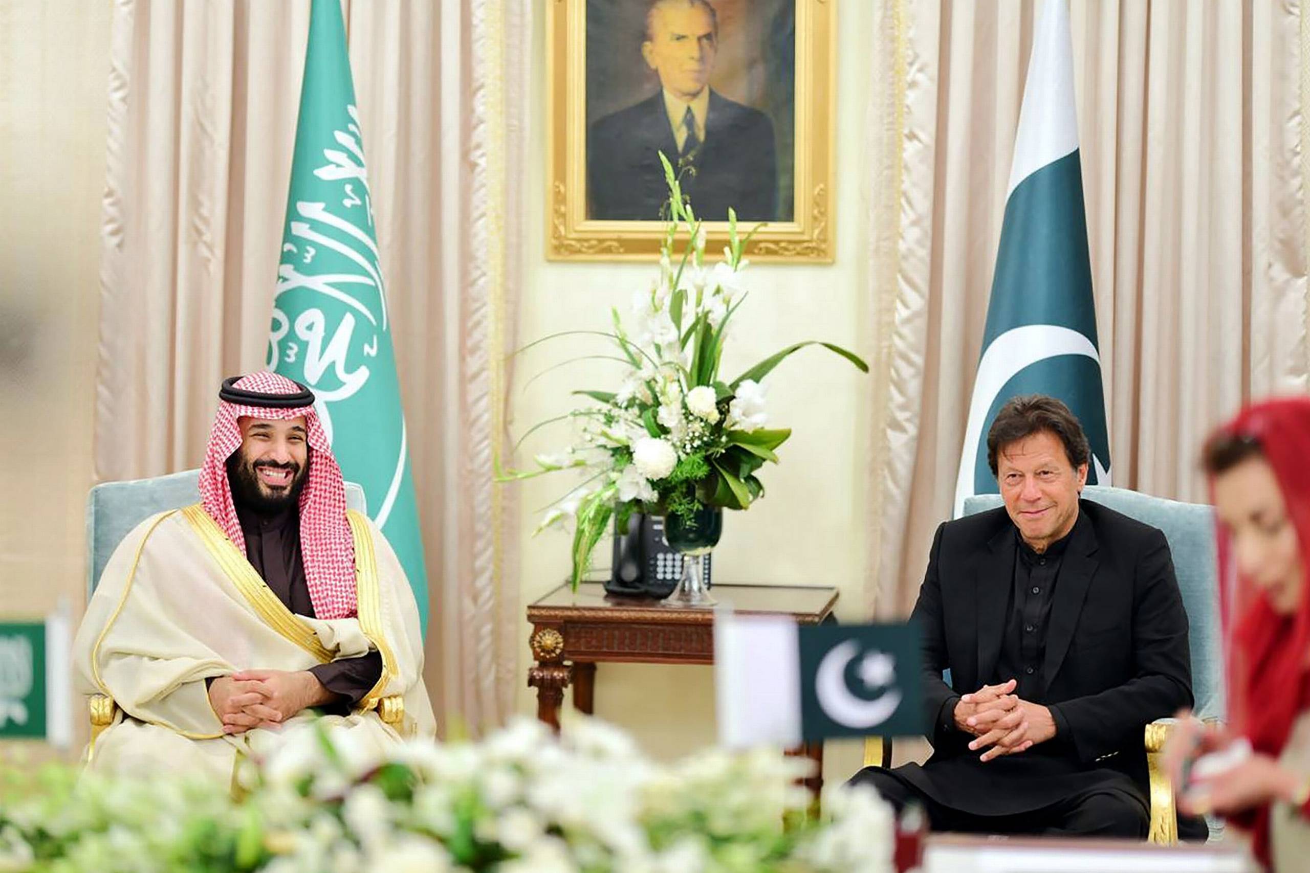 Prins Mohammed bin Salman sammen med Pakistans premierminister Imran Khan. Foto: Pakistan's Press Information Department/AFP