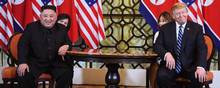 Nordkoreas diktator Kim Jong-un smiler under et møde med USA's præsident Donald Trump i Vietnam. Topmødet fandt sted på Sofitel Legend Metropole i Hanoi. Arkivfoto: AFT/Saul Loeb