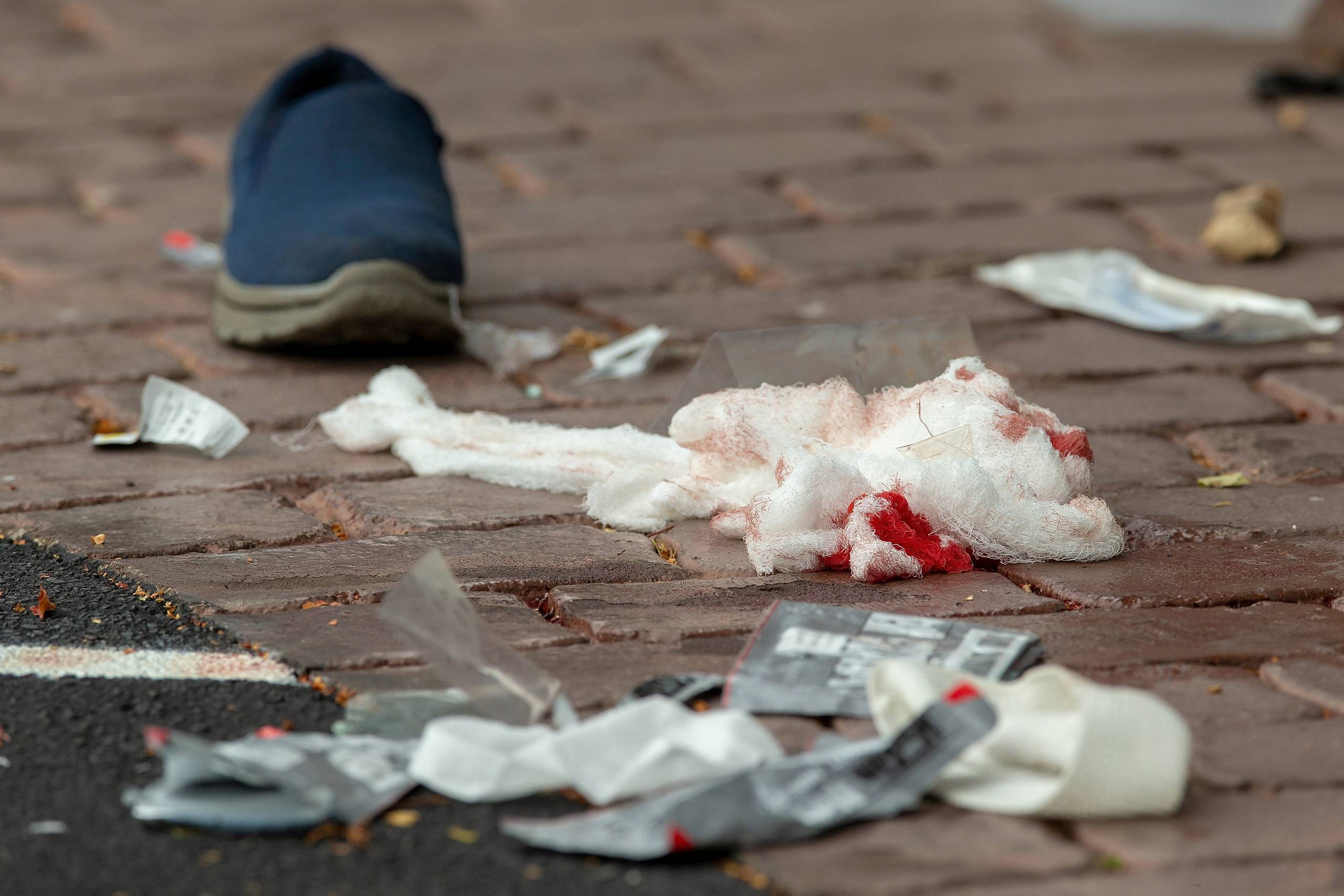 Blodig bandage ses efter skyderiet ved Al Noor-moskeen i Christchurch. Foto: Reuters