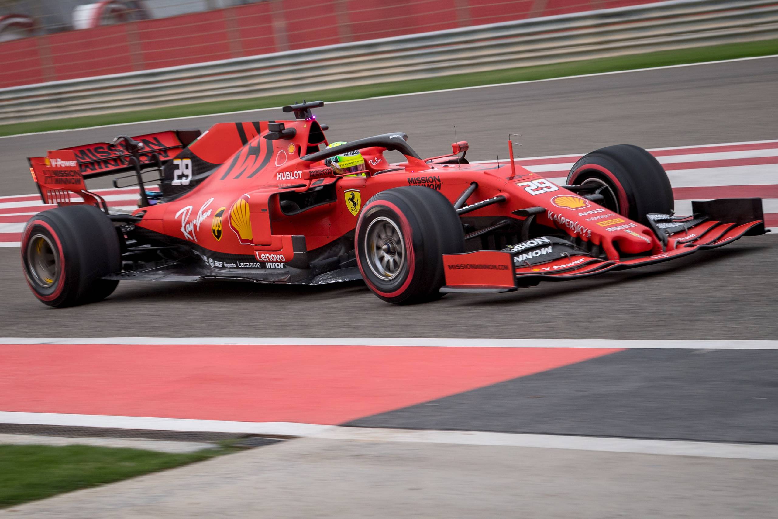 Mick Schumacher kører sine første runder for Ferrari. Foto: Andrej Isakovic/AFP