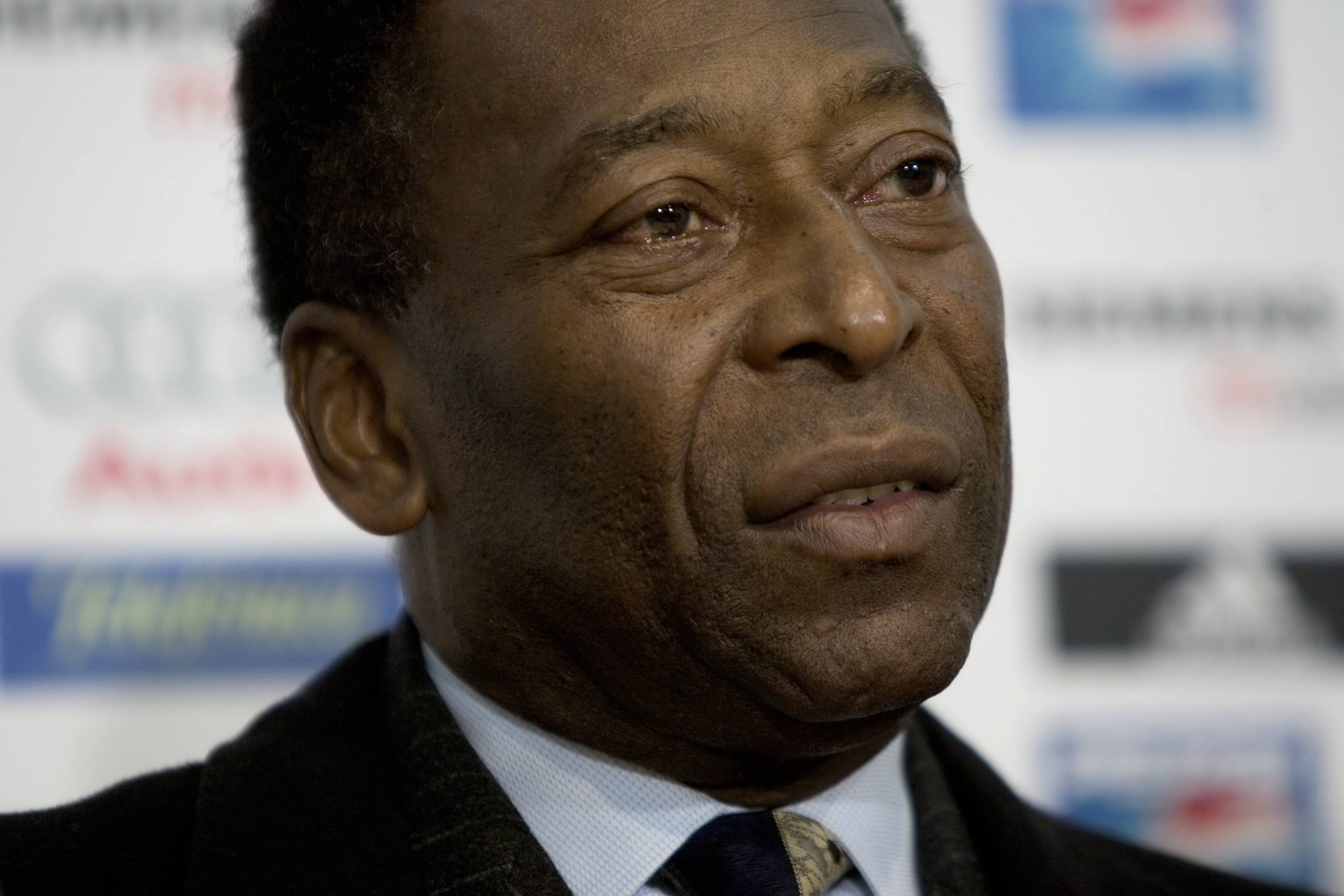 Pressemøde med fodboldspilleren Edson Arantes Do Nascimento (i midten) alias Pelé. Arkivfoto: Peter Hove Olesen
  