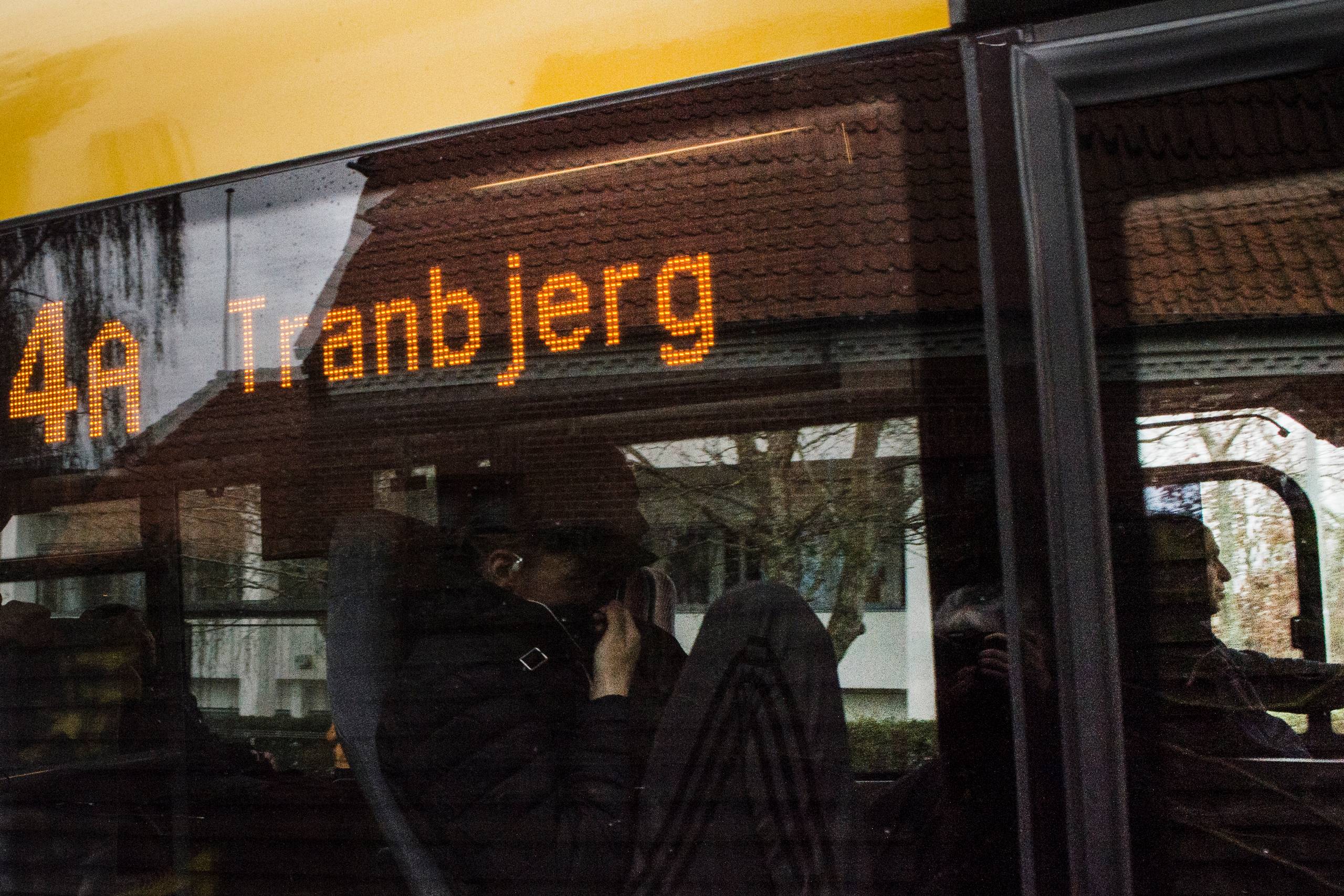 Flere passagerer har i den sidste tid oplevet voldsomme unge på bus nr 4a. Midttrafik overvejer, om der skal være faste vagter på buslinjen.