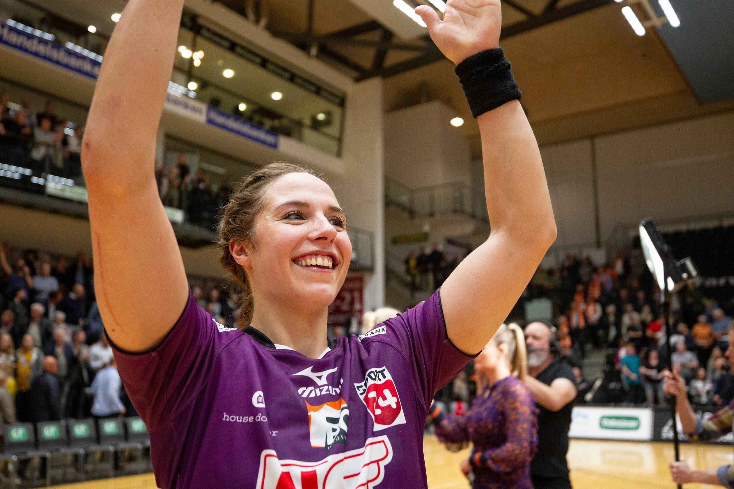 Louise Burgaard (27), Herning-Ikast Håndbold, jubler efter sejren i HTH Ligaen's semifinale, mellem Herning-Ikast Håndbold og Odense Håndbold i IBF Arena, Ikast, onsdag den 1. maj 2019. Foto: Johnny Pedersen/Ritzau Scanpix  