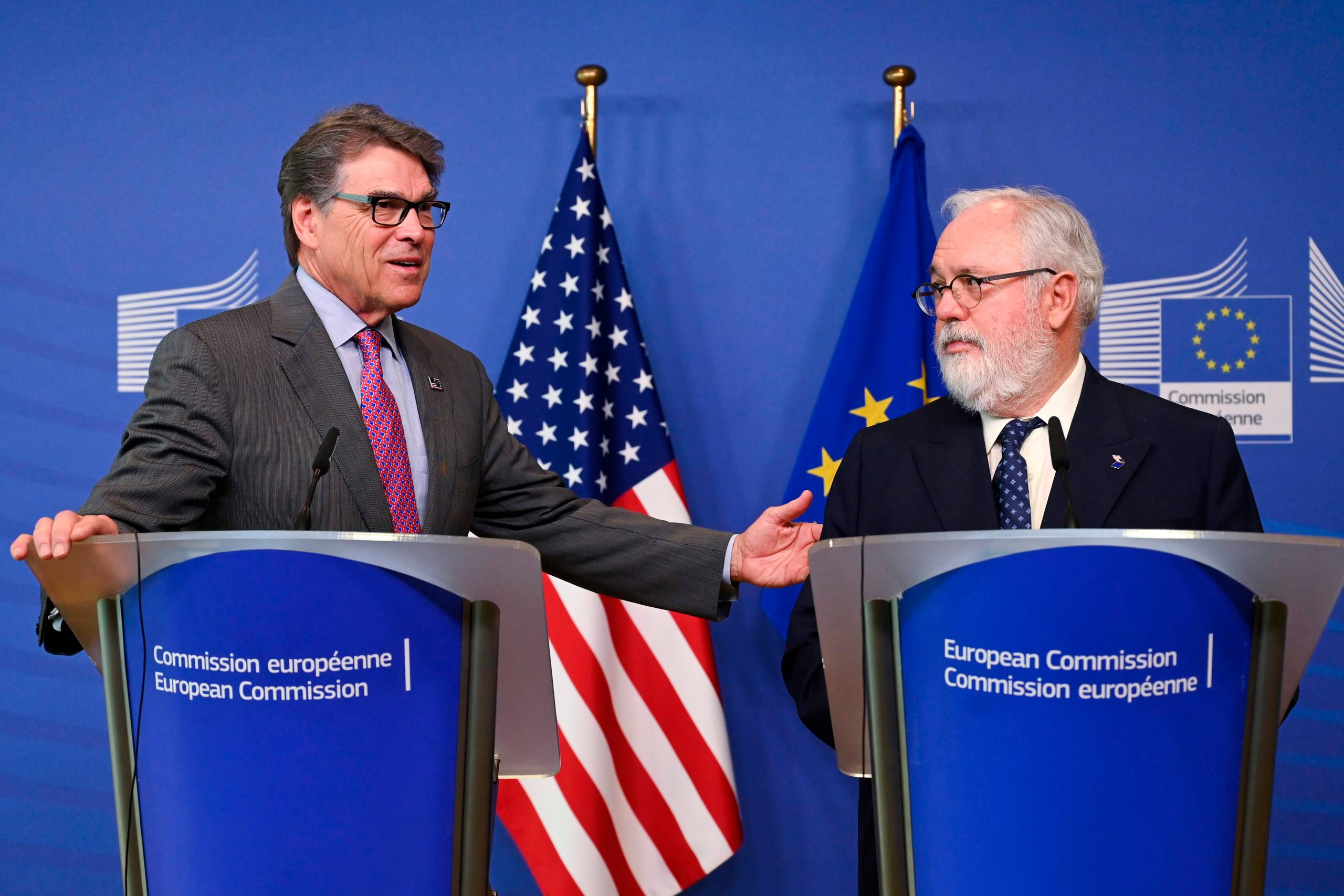 USA's energiminister Rick Perry sammen med EU's klima- og energikommissær, Miguel Arias Cañete. Foto: Emmanuel Dunand/AFP