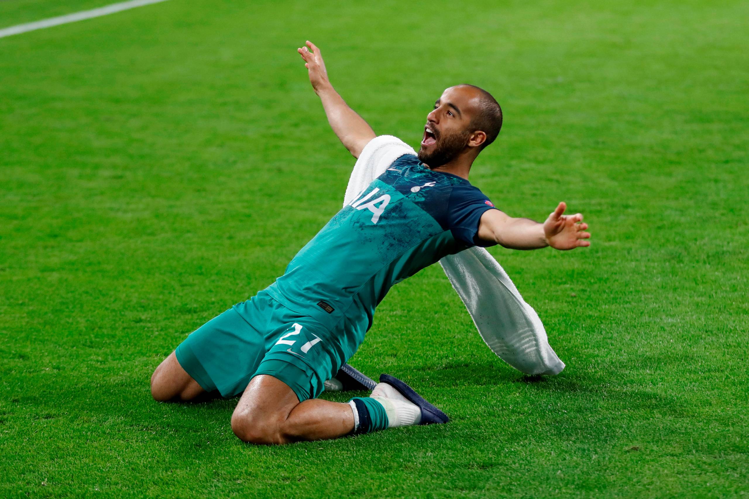     Soccer Football - Champions League Semi Final Second Leg - Ajax Amsterdam v Tottenham Hotspur - Johan Cruijff Arena, Amsterdam, Netherlands - May 8, 2019 Tottenham's Lucas Moura celebrates after the match Tottenham var bagud med samlet 0-3 mod Ajax, inden et Lucas Moura-hattrick sendte London-klubben med Christian Eriksen i Champions League-finalen mod Liverpool. Det skriver Ritzau, torsdag den 9. maj 2019. Foto: MATTHEW CHILDS/Ritzau Scanpix
  
