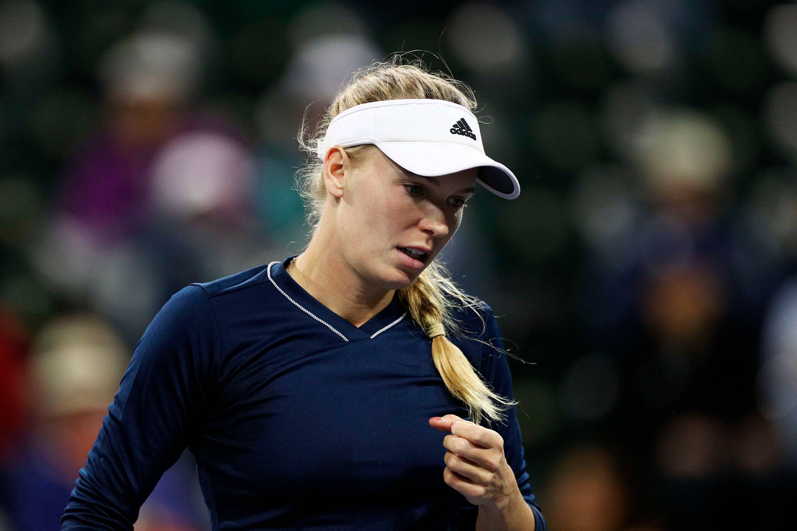 (ARKIV) INDIAN WELLS, CALIFORNIA - MARCH 09: Caroline Wozniacki of Denmark celebrates a point against Ekaterina Alexandrova of Russia during their women's singles second round match on Day 6 of the BNP Paribas Open at the Indian Wells Tennis Garden on March 09, 2019 in Indian Wells, California. Caroline Wozniacki har oplevet opblussende smerter i forbindelse med sin leddegigt op til den europæiske grussæson, som hun tager hul på i Madrid i weekenden. Det skriver Ritzau, torsdag den 2. maj 2019. Foto: Yong Teck Lim/Ritzau Scanpix  