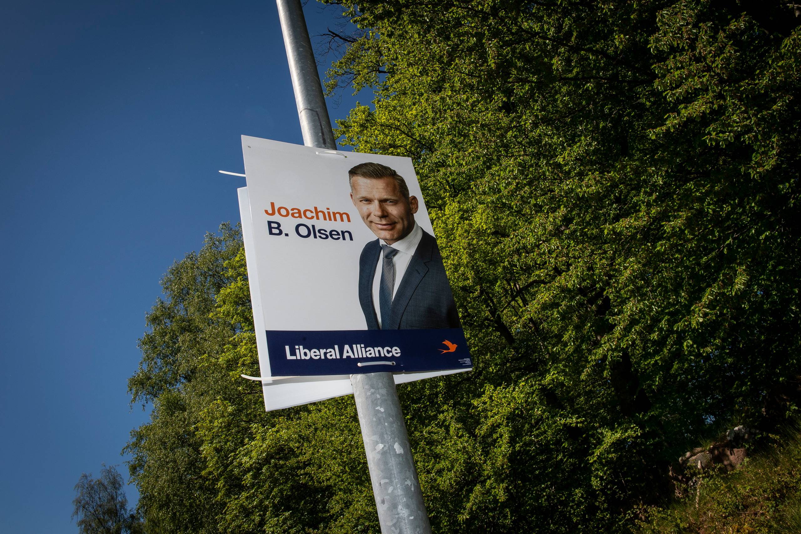 Joachim. Olsen har også lidt mere traditionelle tiltag i valgkampen som her: en valgplakat. Foto: Liselotte Sabroe/Scanpix 
  