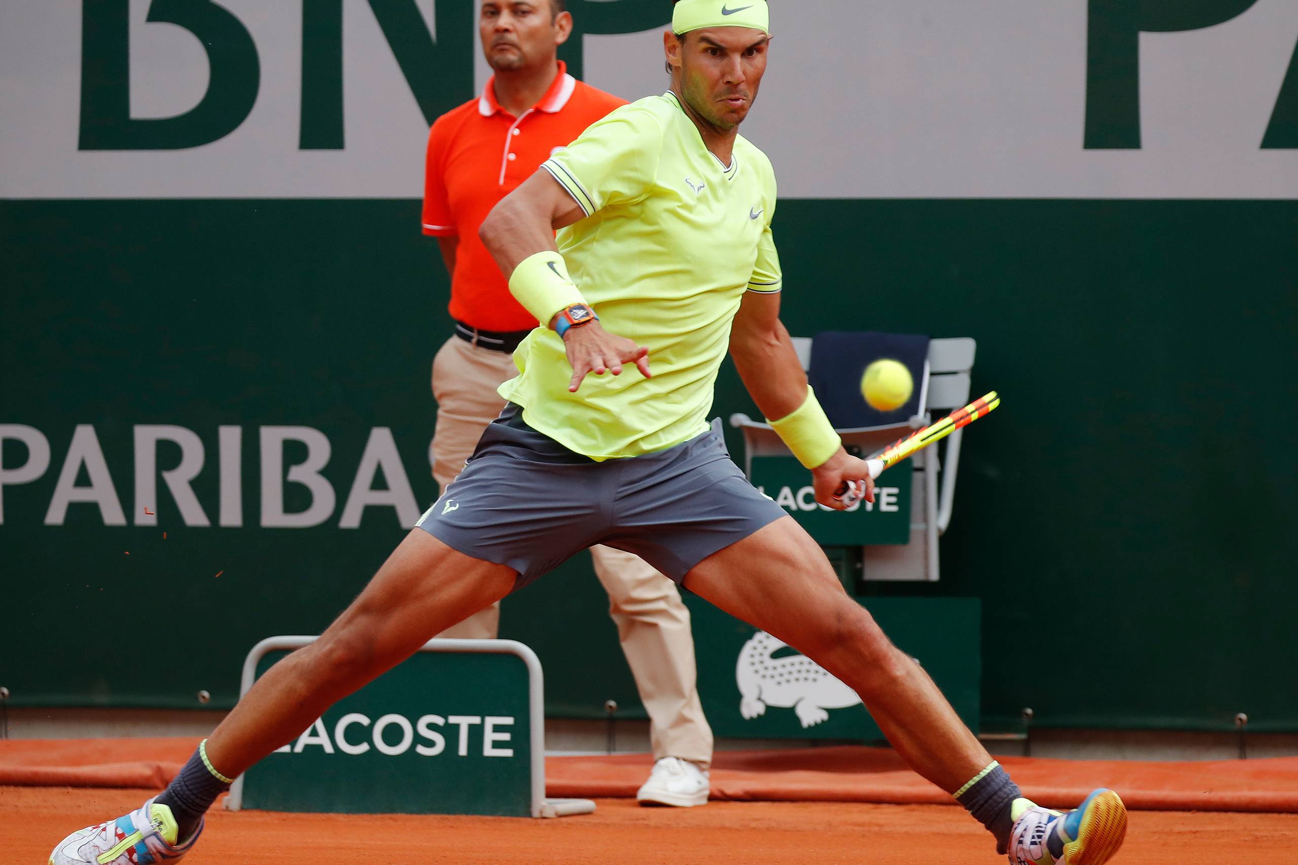I tredje sæt brød Nadal til 3-1, og foran 5-3 servede han sejren hjem. Foto: Charles Platiau/Reuters