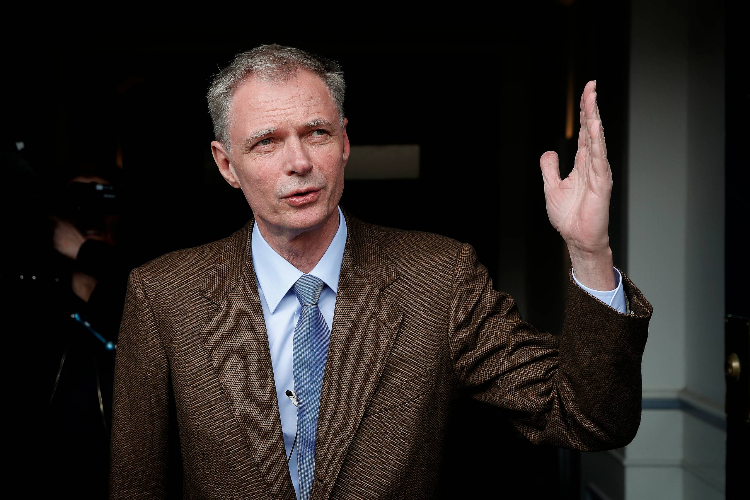     Klaus Riskær Pedersen, fra partiet af samme navn, holder doorstep pressemøde på Gl. Strand. Arkivfoto: Jens Dresling