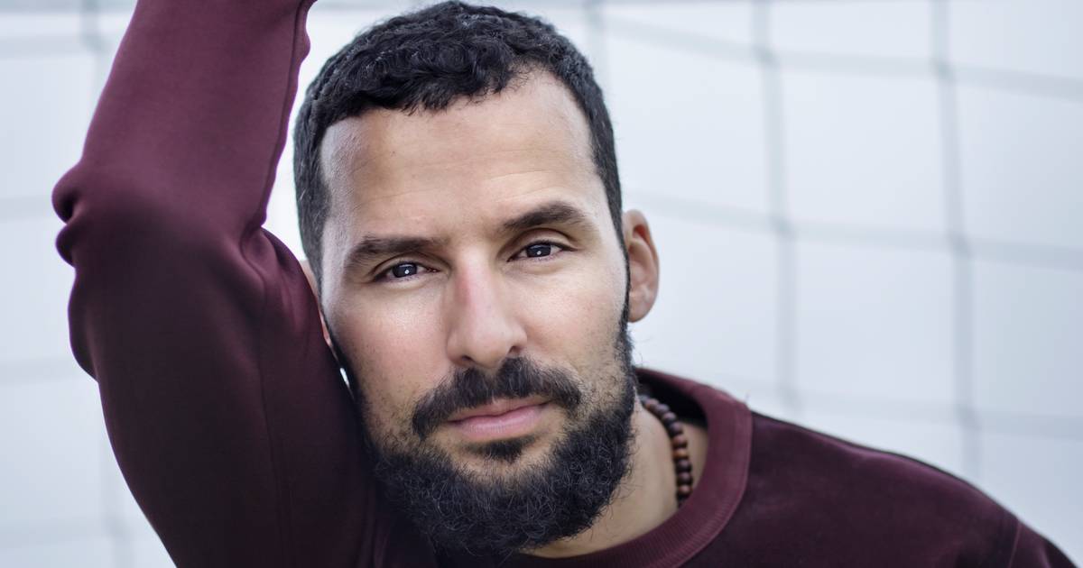 Isam B skriver ramadan-sang til højskolesangbogen - Jyllands-Posten
