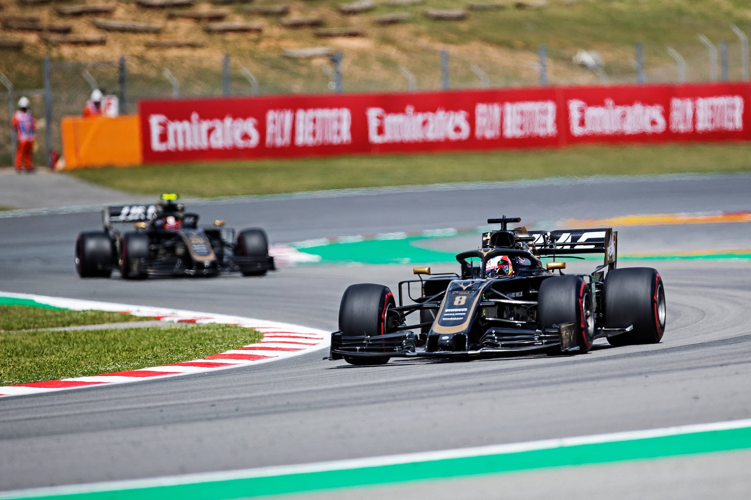 
    F1 det spanske grandprix i Barcelona. Romain Grosjean (F) i Haas nr 8 foran Kevin Magnussen (DK) i Haas nr 20. Foto: Jan Sommer
  