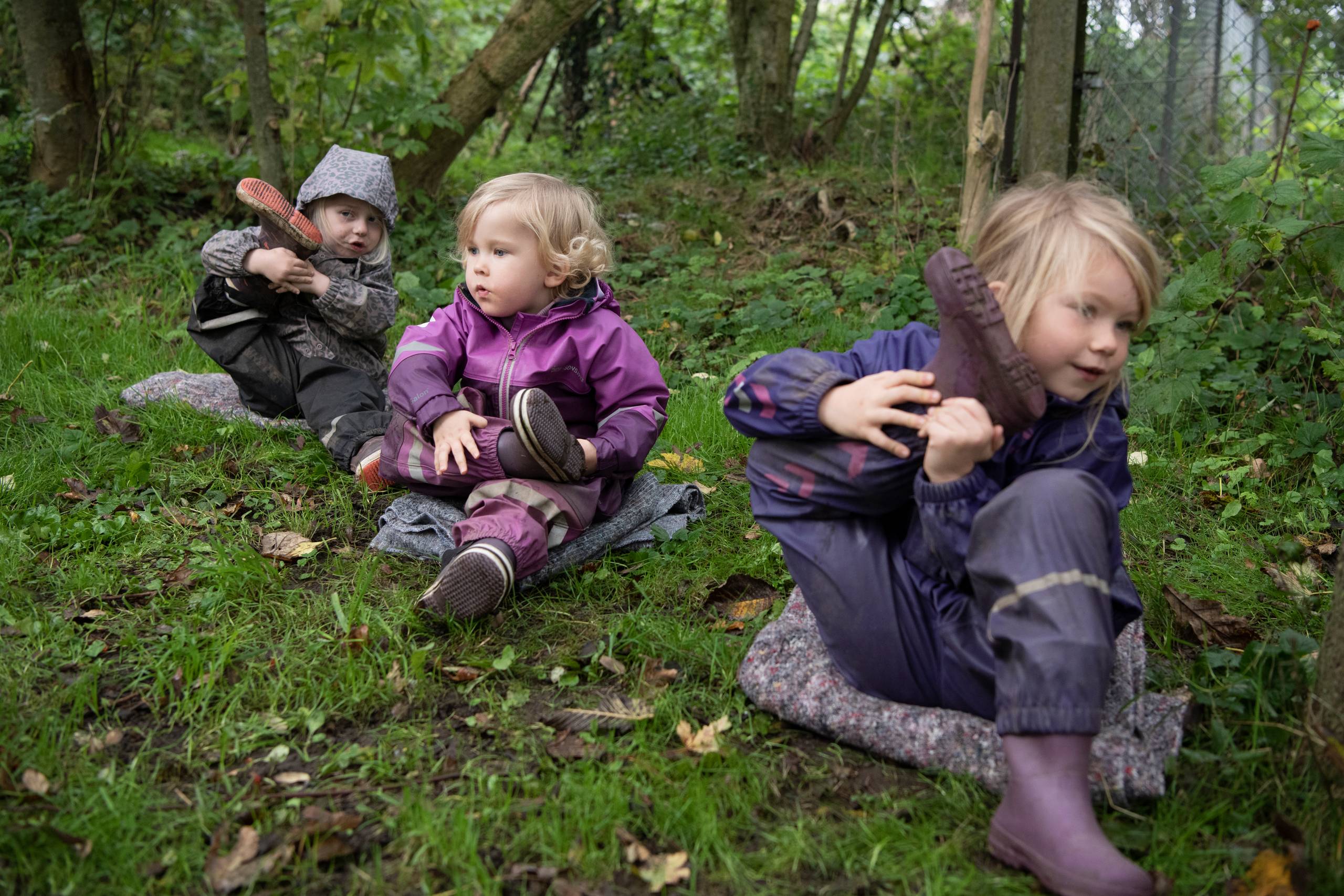 
I børnehaven Sct. Georgsgården i Lemvig afholder pædagogen Lise Pedersen yogaseancer for børnene. Foto: Stine Rasmussen

  