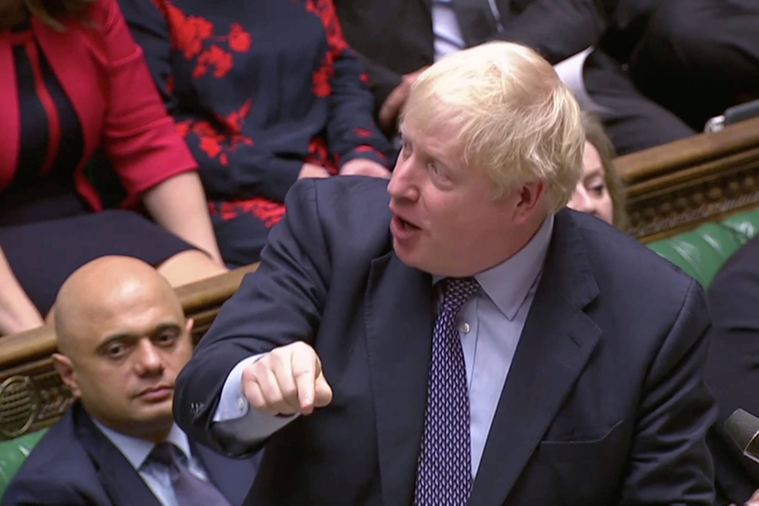 Boris Johnson snakkede for sin sag lørdag aften. Foto: Parliament TV via REUTERS
  