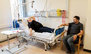 Faika Cecilie Birch fik for godt to måneder siden konstateret brystkræft og er nu i kemobehandling, inden hun skal have brystet fjernet. Hun er en af de  tre kræftramte kvinder, der står frem i Jyllands-Posten og fortæller, hvordan Ringsted Sygehus i løbet af de seneste få måneder har afvist deres henvisninger til kræftpakkeforløb. Foto: Stine Bidstrup
